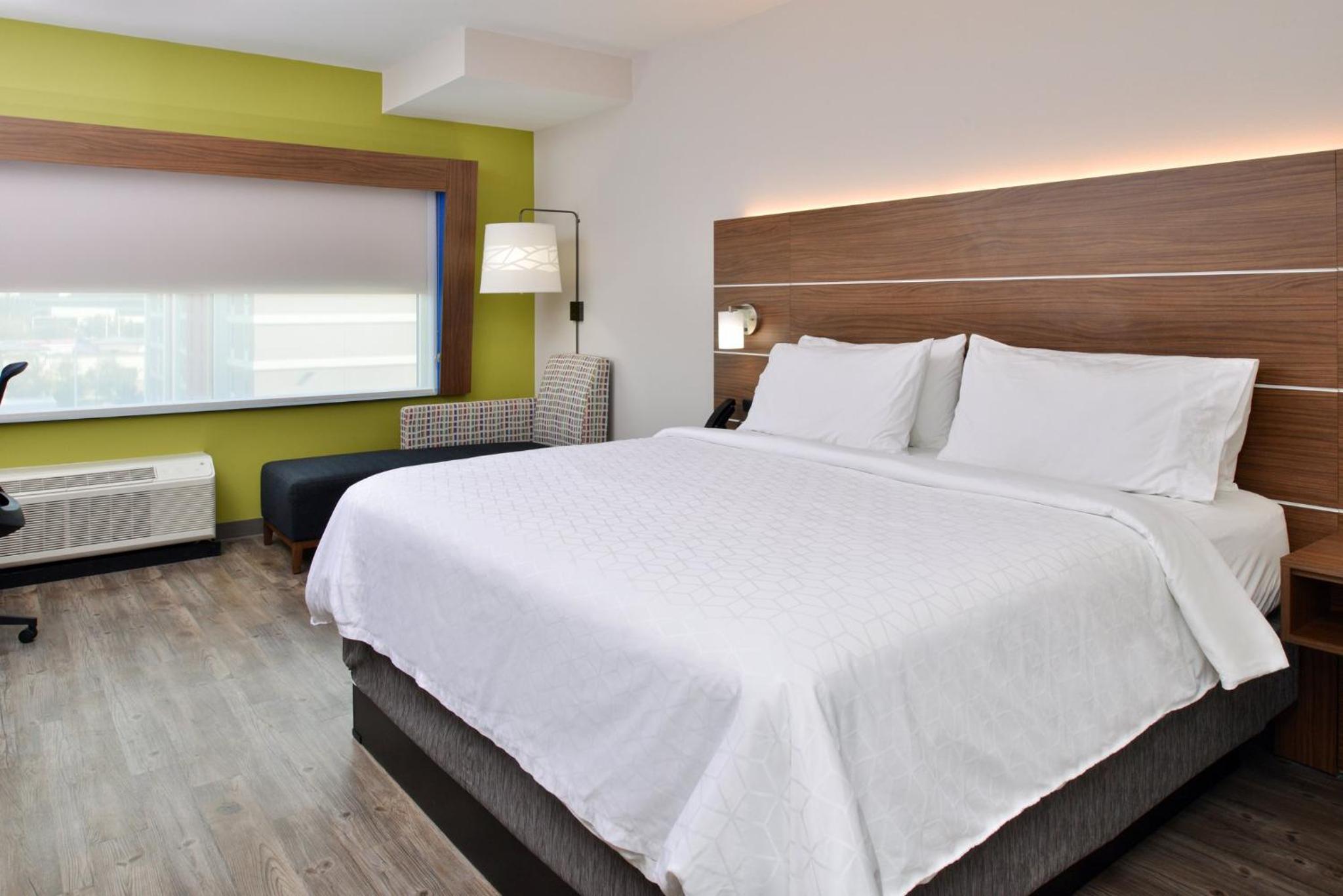 Standard Room thumbnail 5