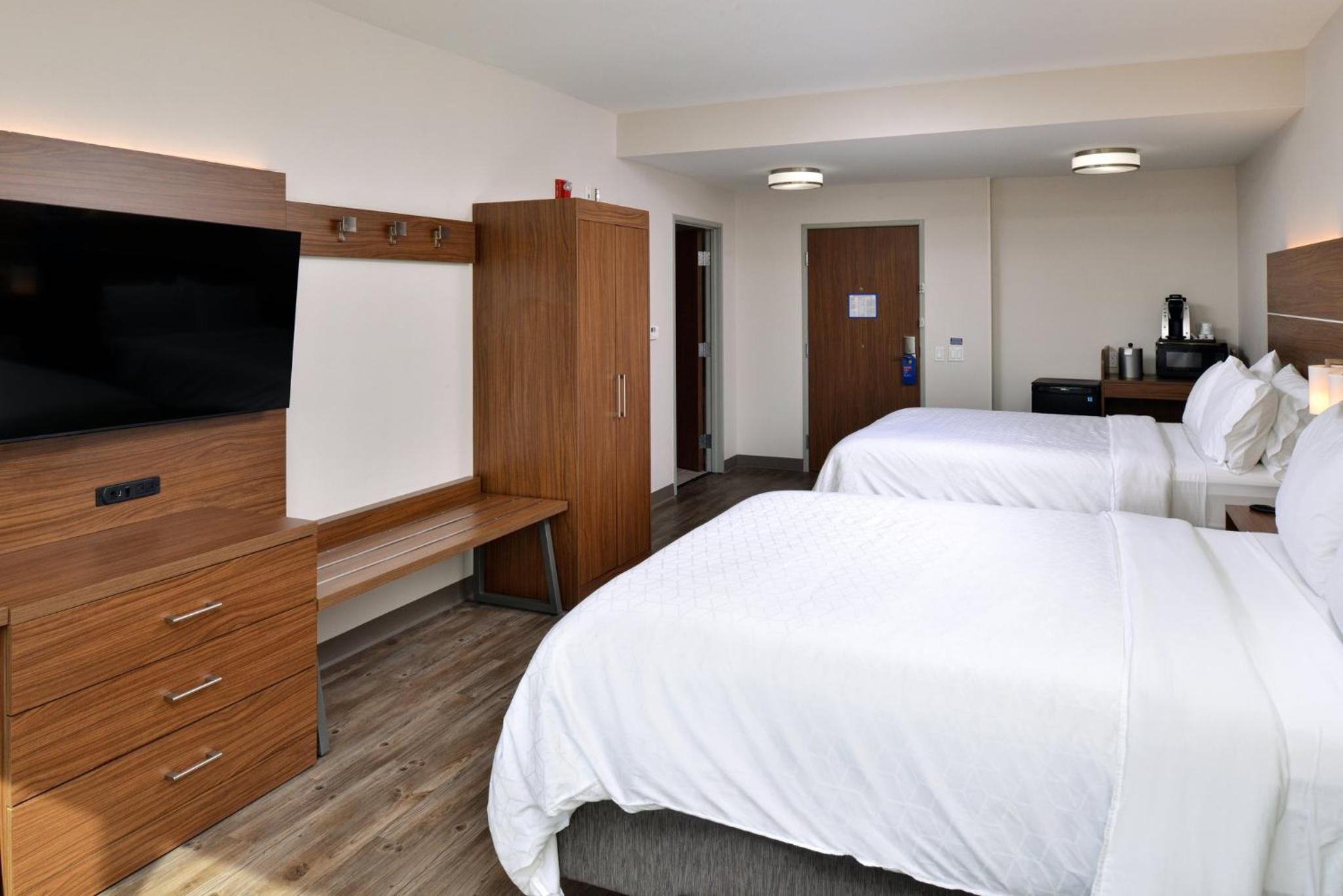 Queen Room with Two Queen Beds - Hearing Accessible/Non-Smoking