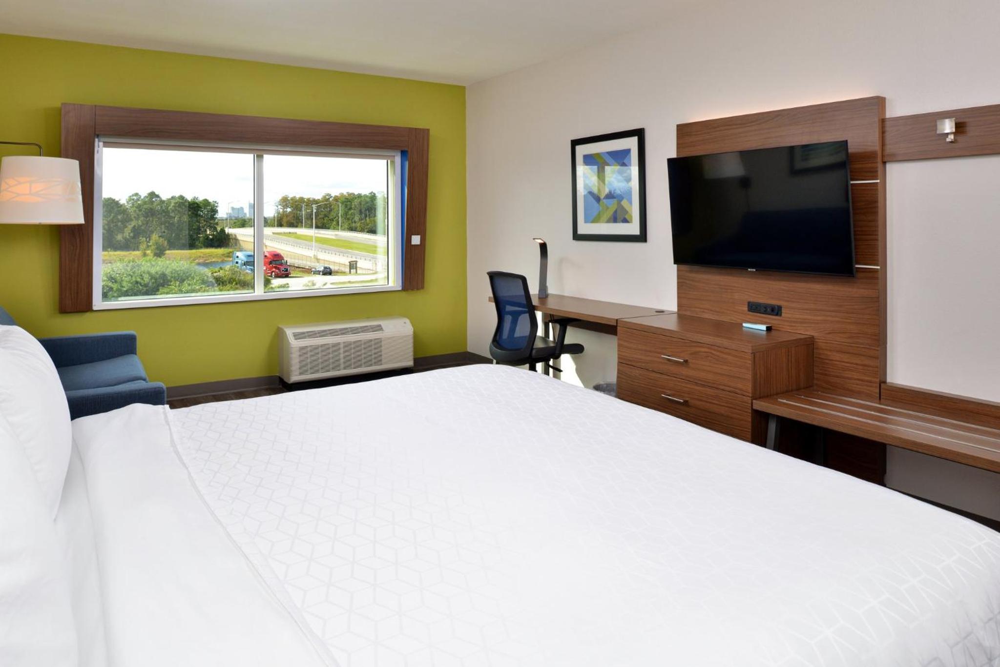 King Suite with Communication Mobility Accessible Tub