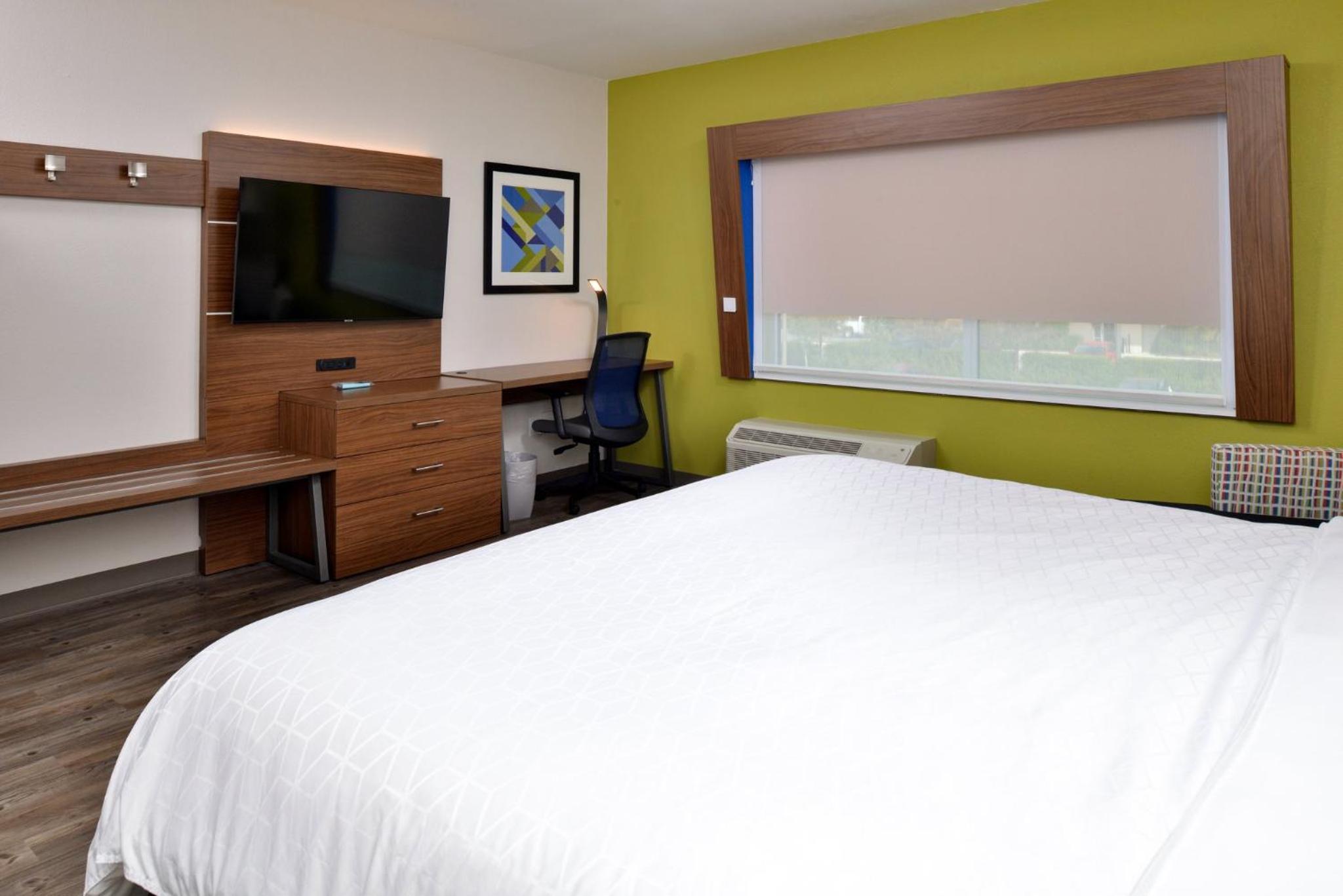 Standard Room thumbnail 6