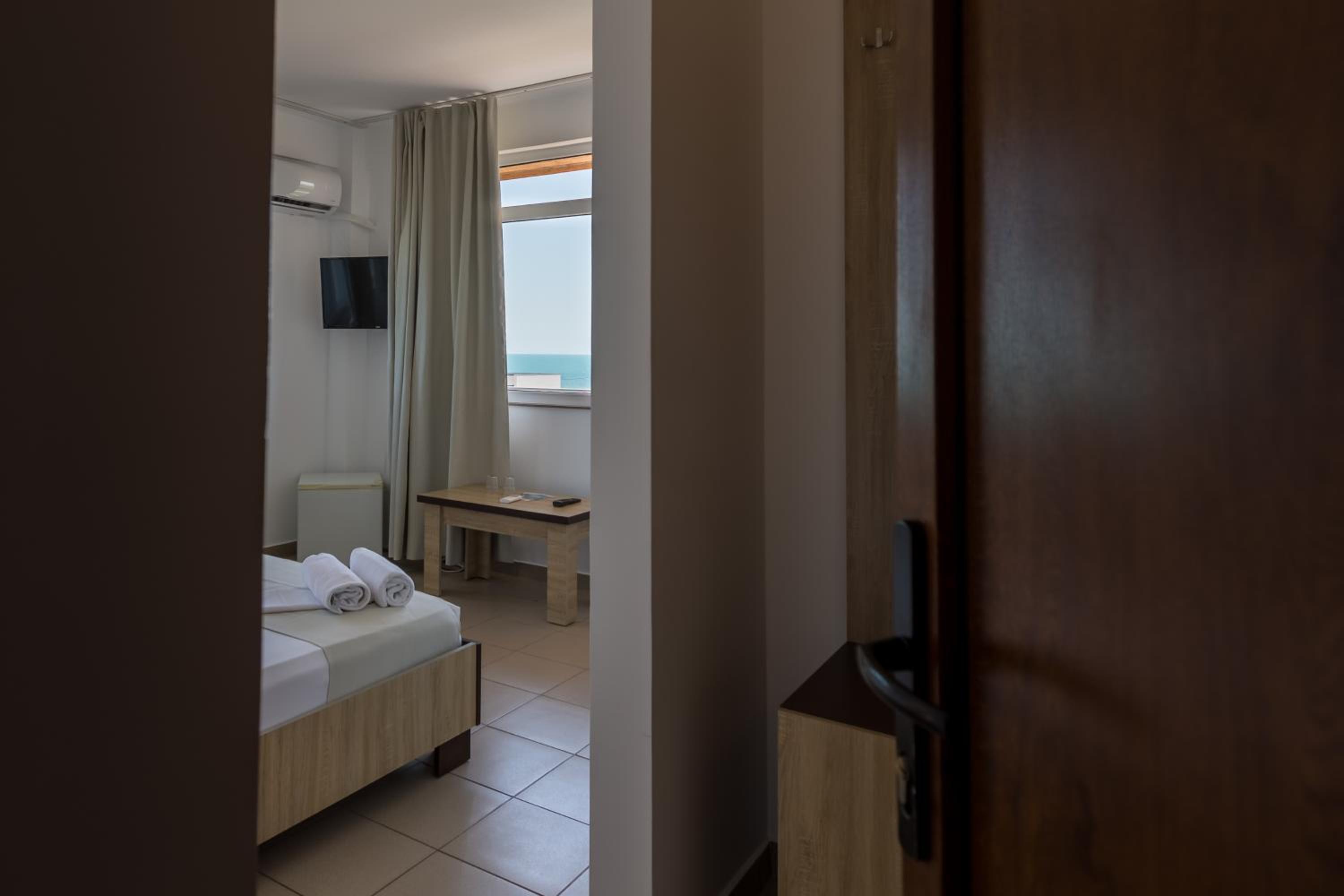 Double Room with Balcony and Sea View photo 2