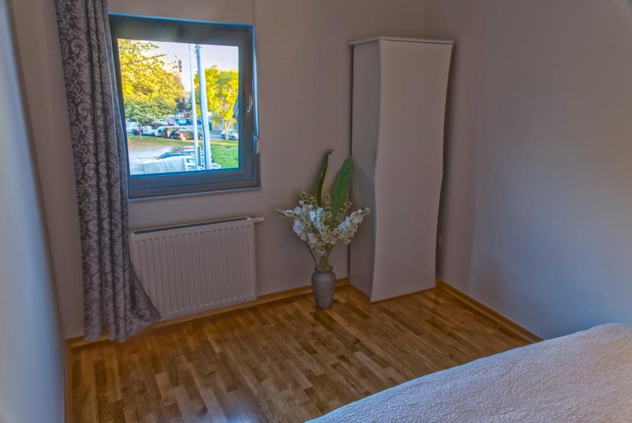 Three-Bedroom Apartment - Photo 8