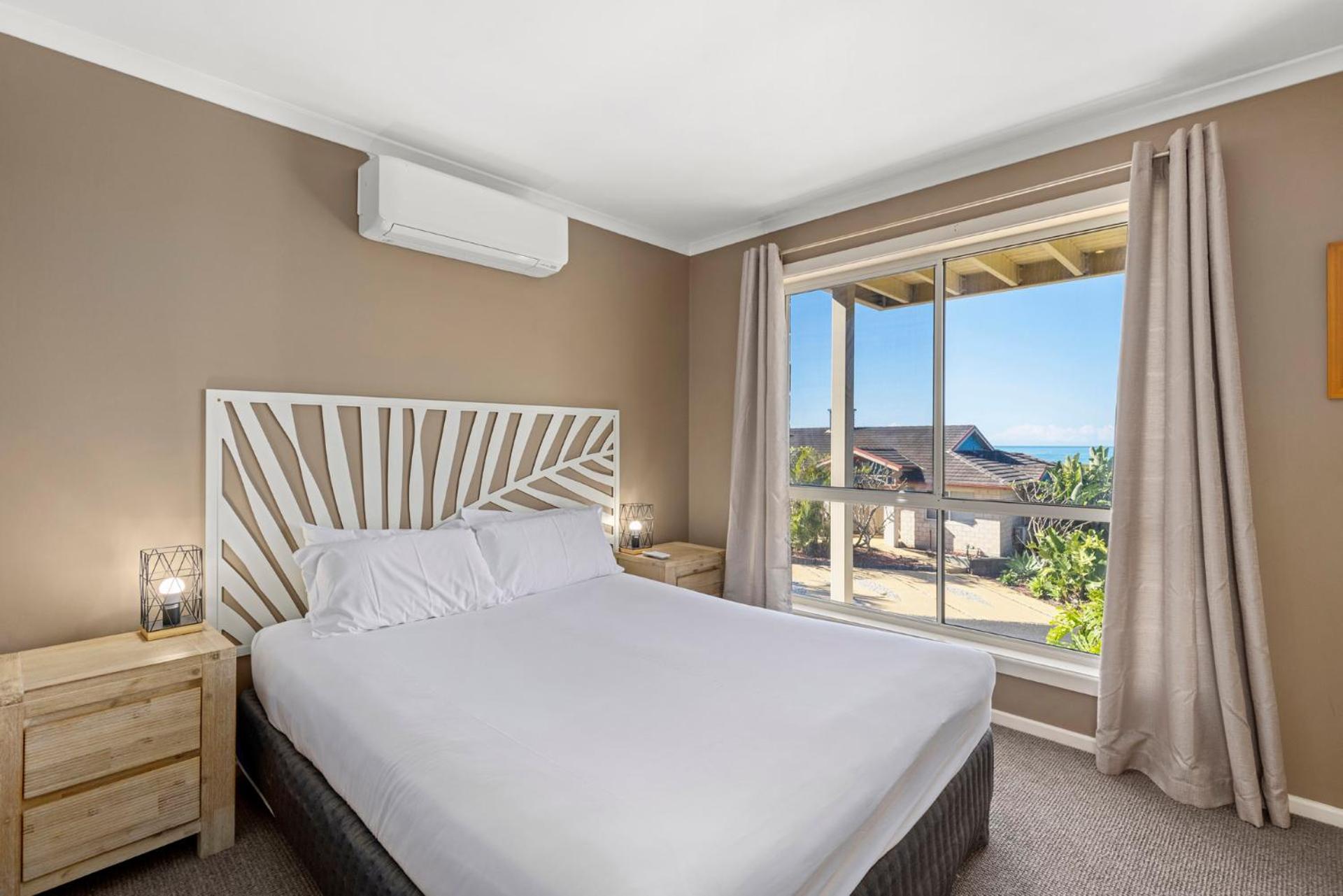 One-Bedroom Apartment with Sea View photo 1