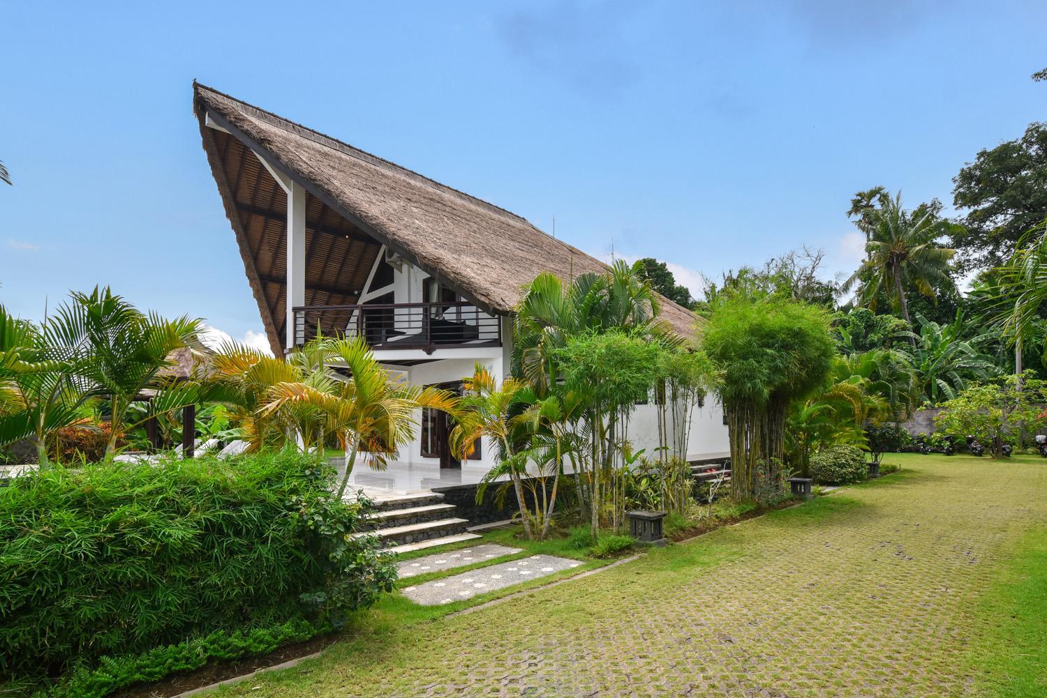 Villa photo 2