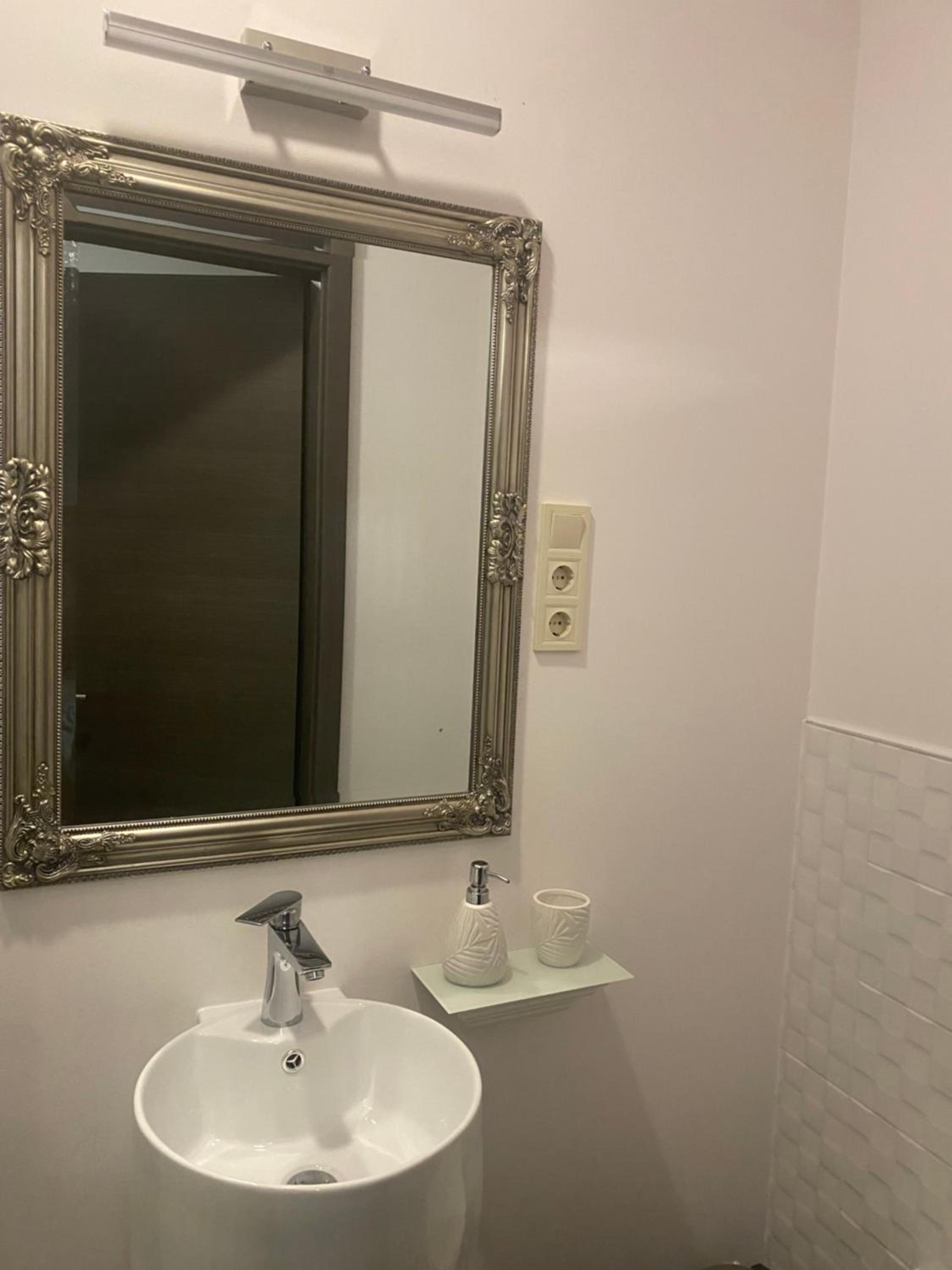 Deluxe Queen Room - Photo 19