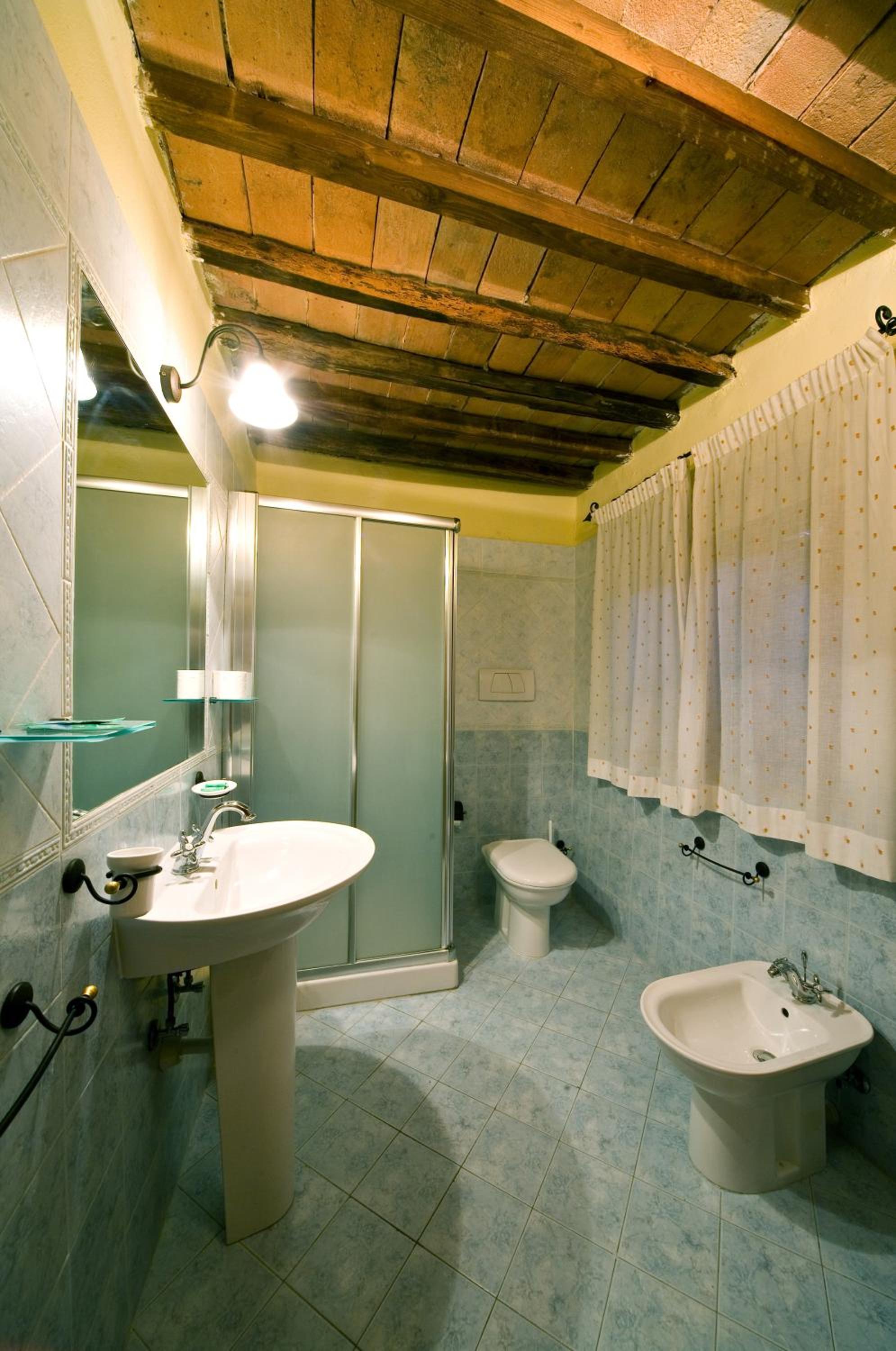 One-Bedroom Apartment (4 Adults) - Photo 6