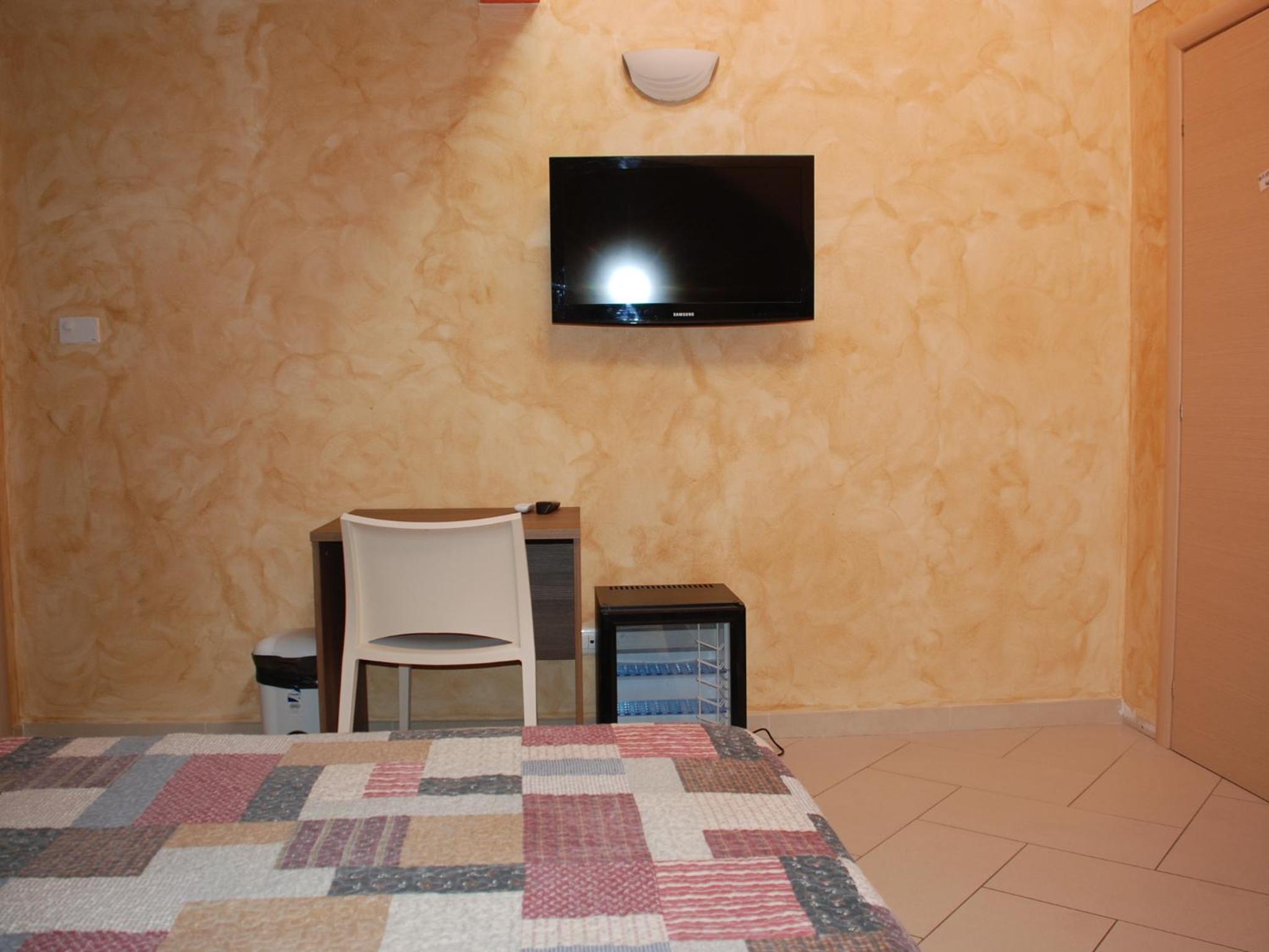 Double or Twin Room - Photo 6