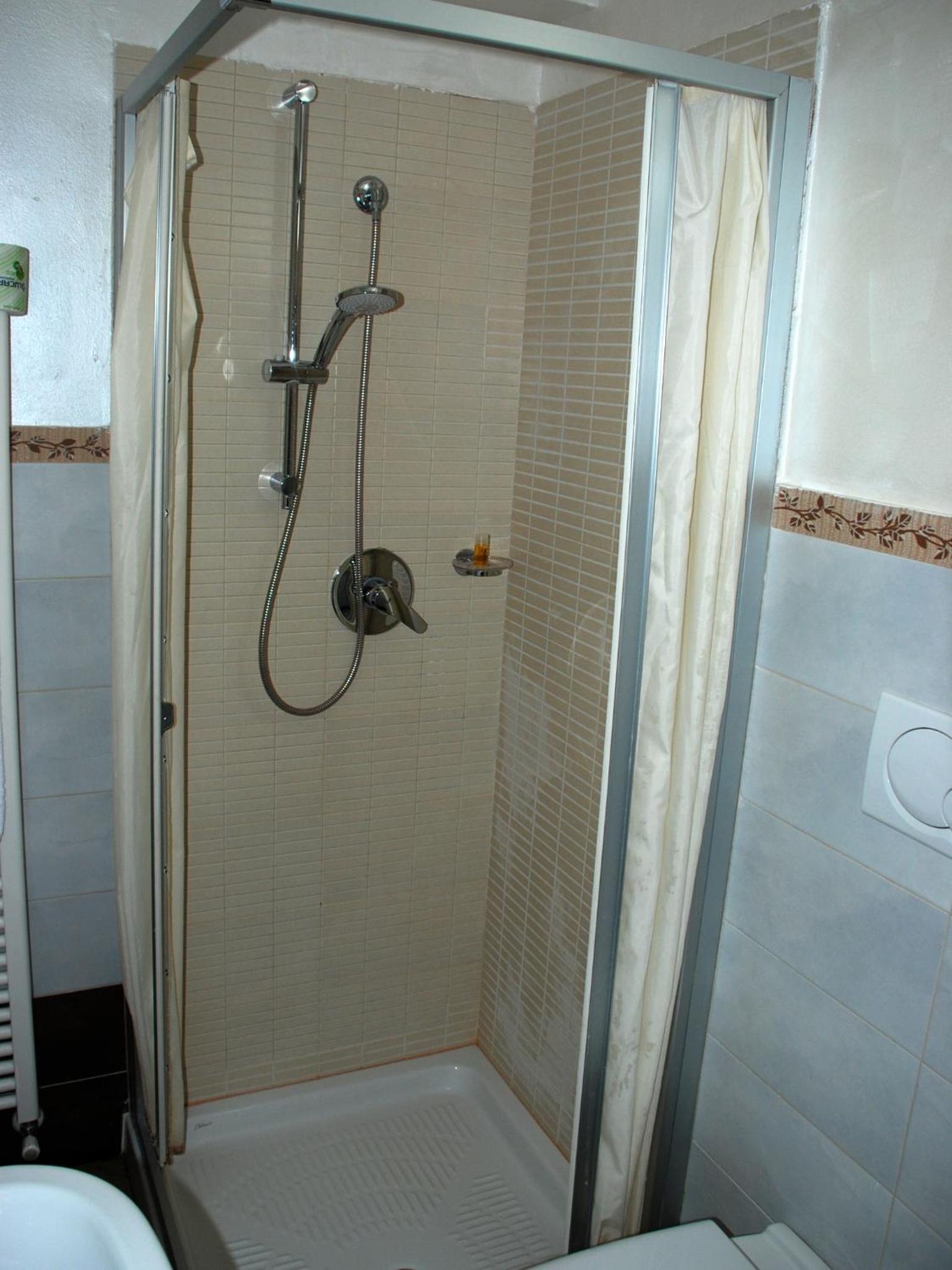 Double or Twin Room - Photo 2
