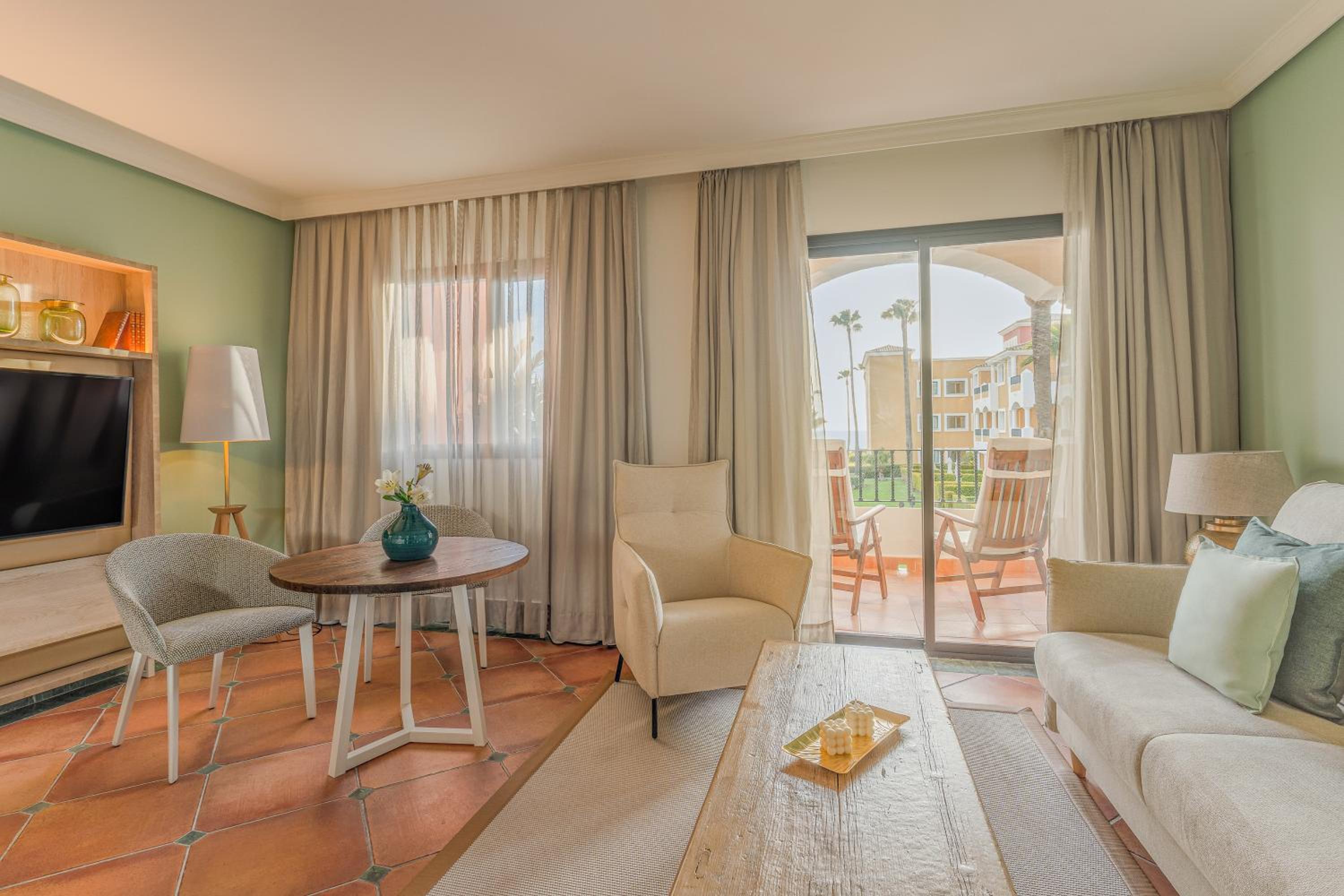 Habitación Familiar Red Level con Vista al Océano (3 Adultos + 1 Niño)
