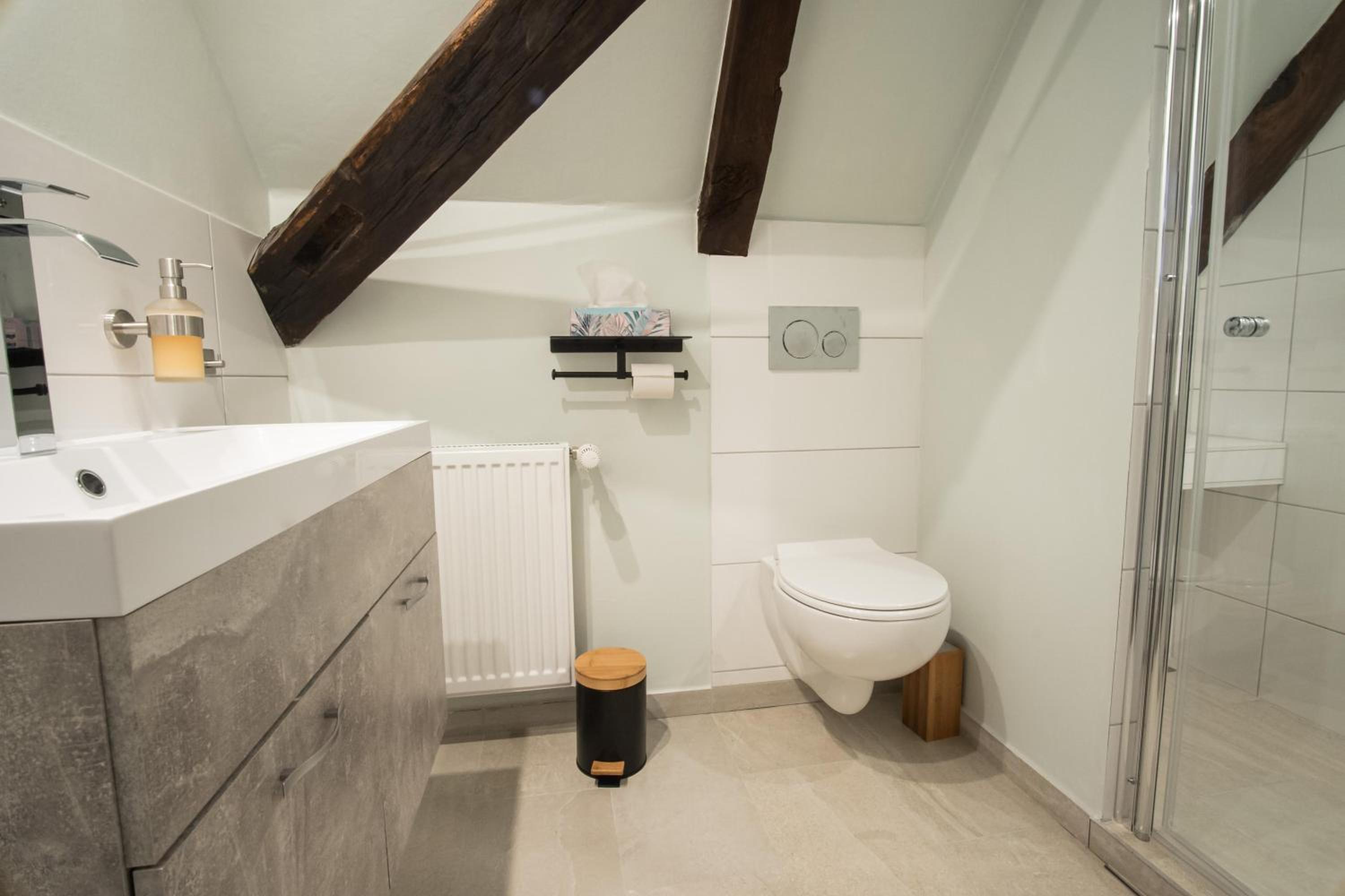 Studio Apartment - Photo 12