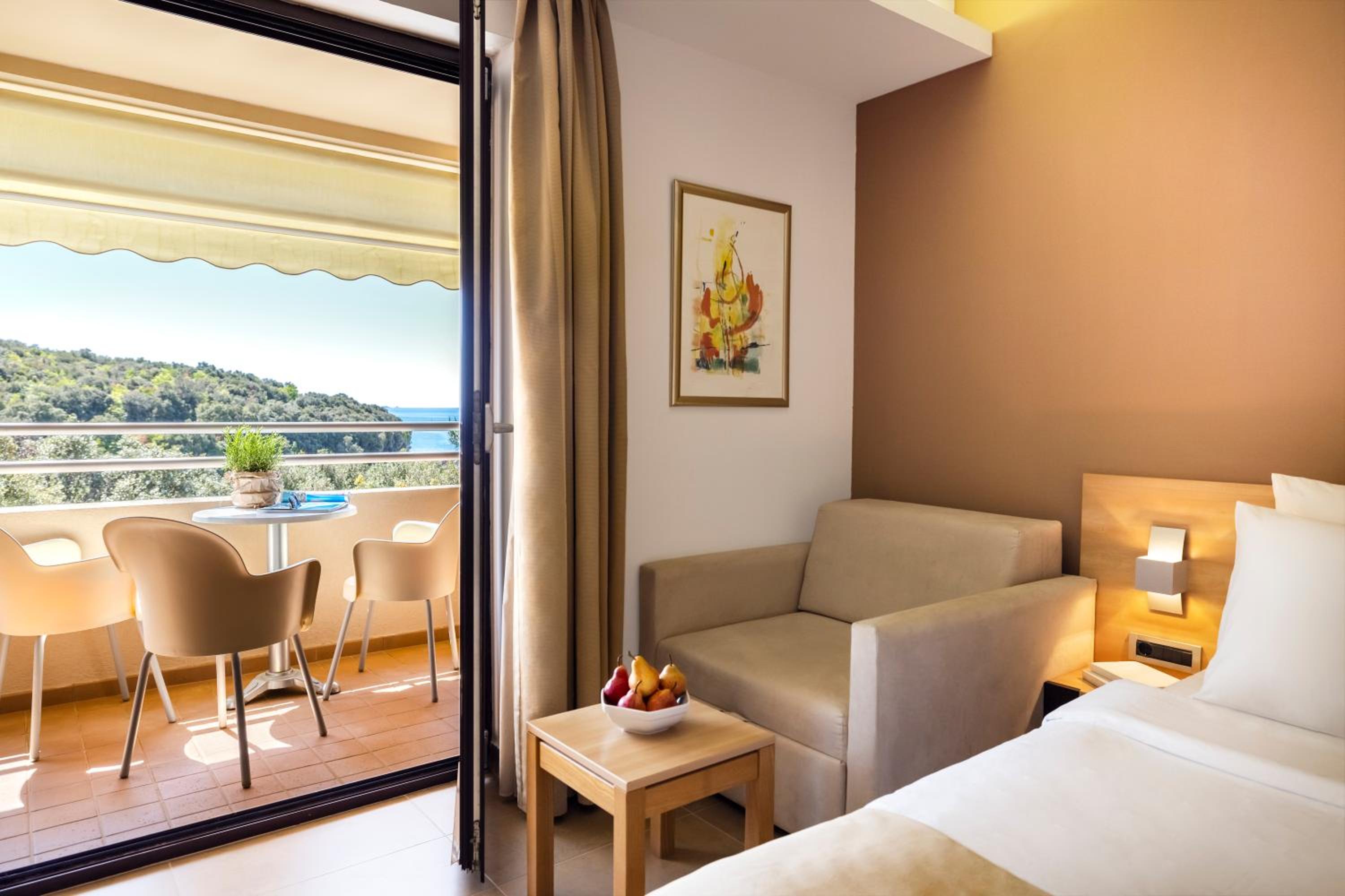 Superior Twin Room with Extra Bed photo 3
