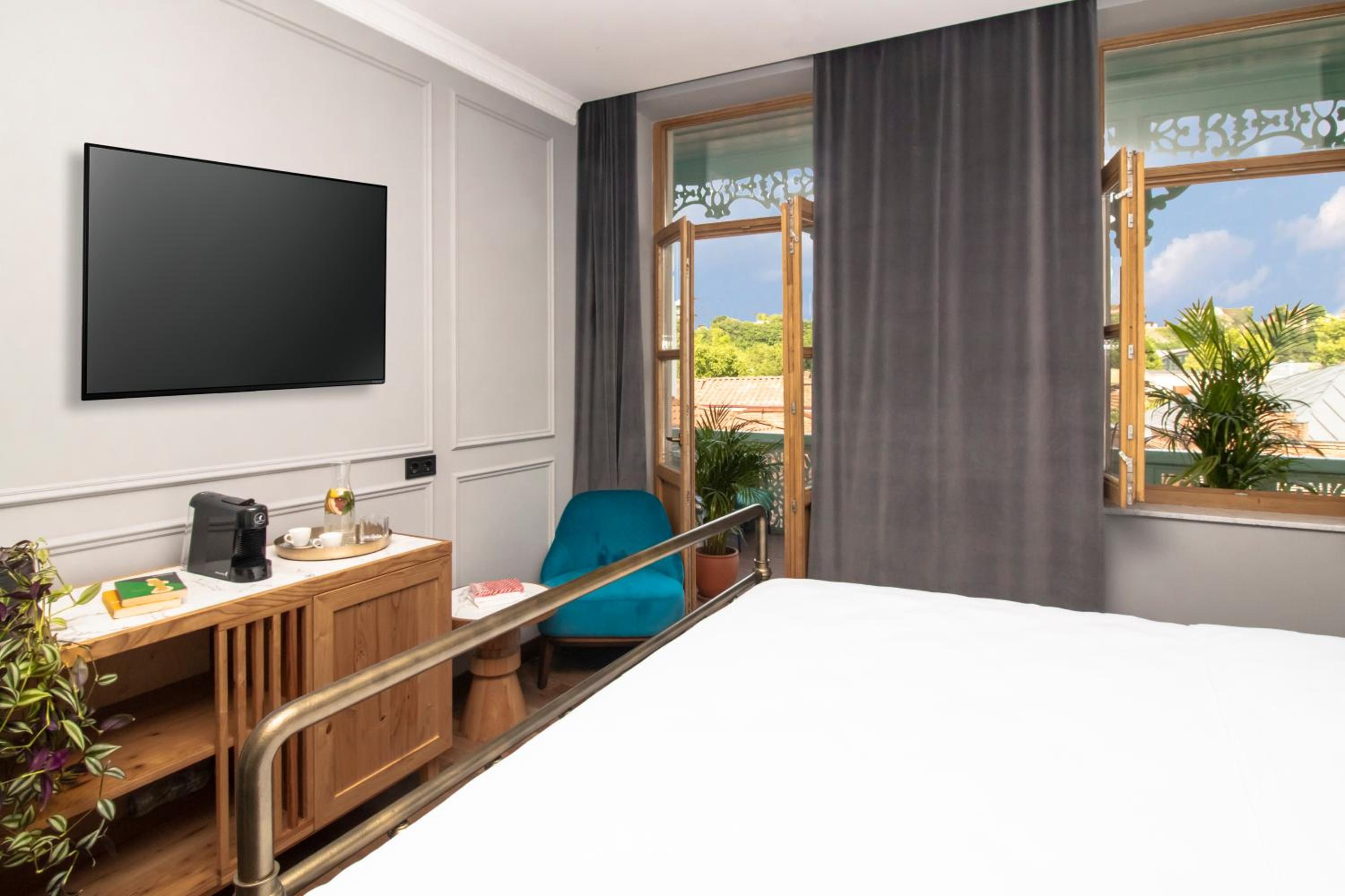 Deluxe Room - Photo 3
