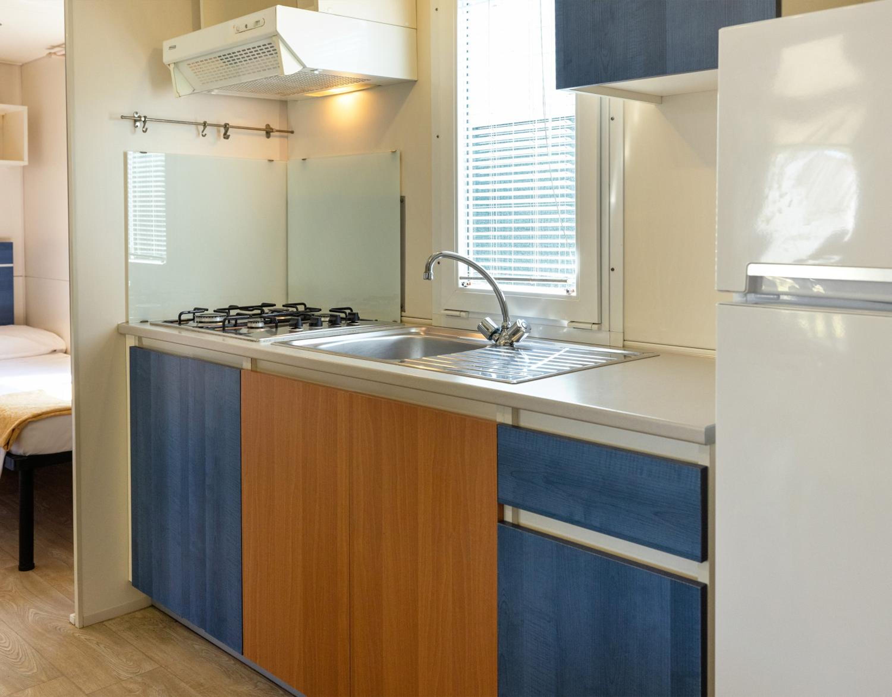 Mobile Home (6 Adults) - A/C Extra Charge photo 3