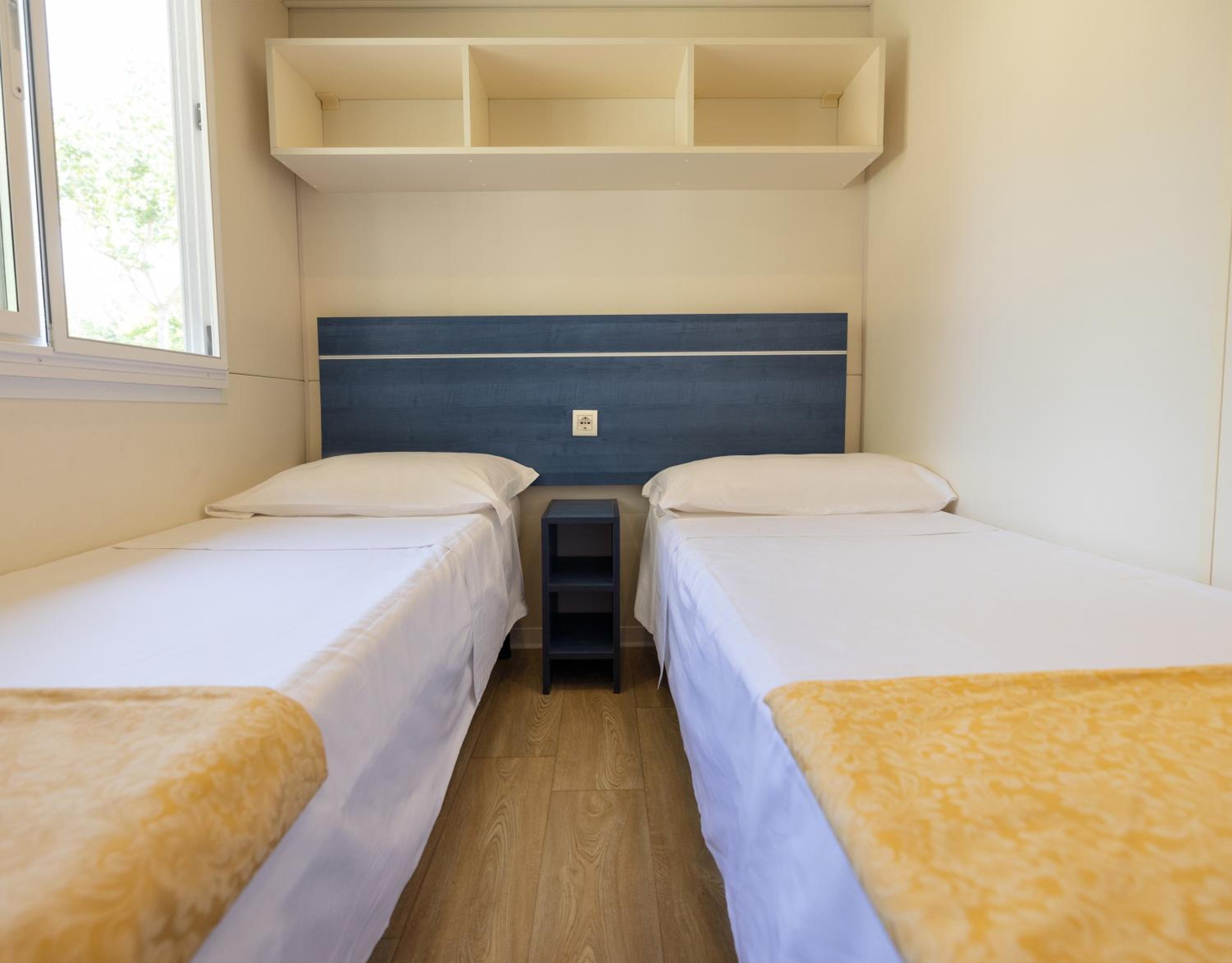 Mobile Home (6 Adults) - A/C Extra Charge photo 3