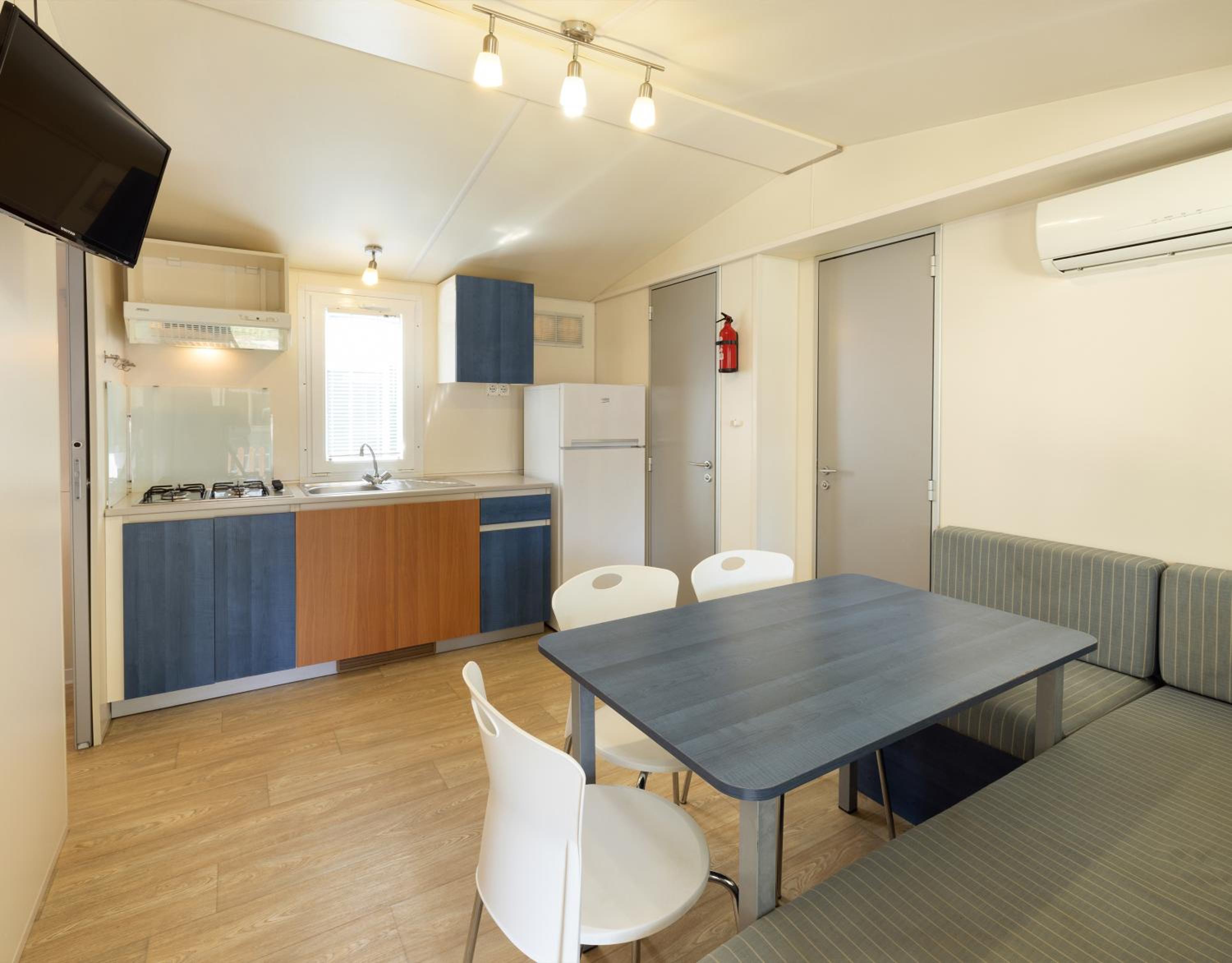 Mobile Home (6 Adults) - A/C Extra Charge photo 2