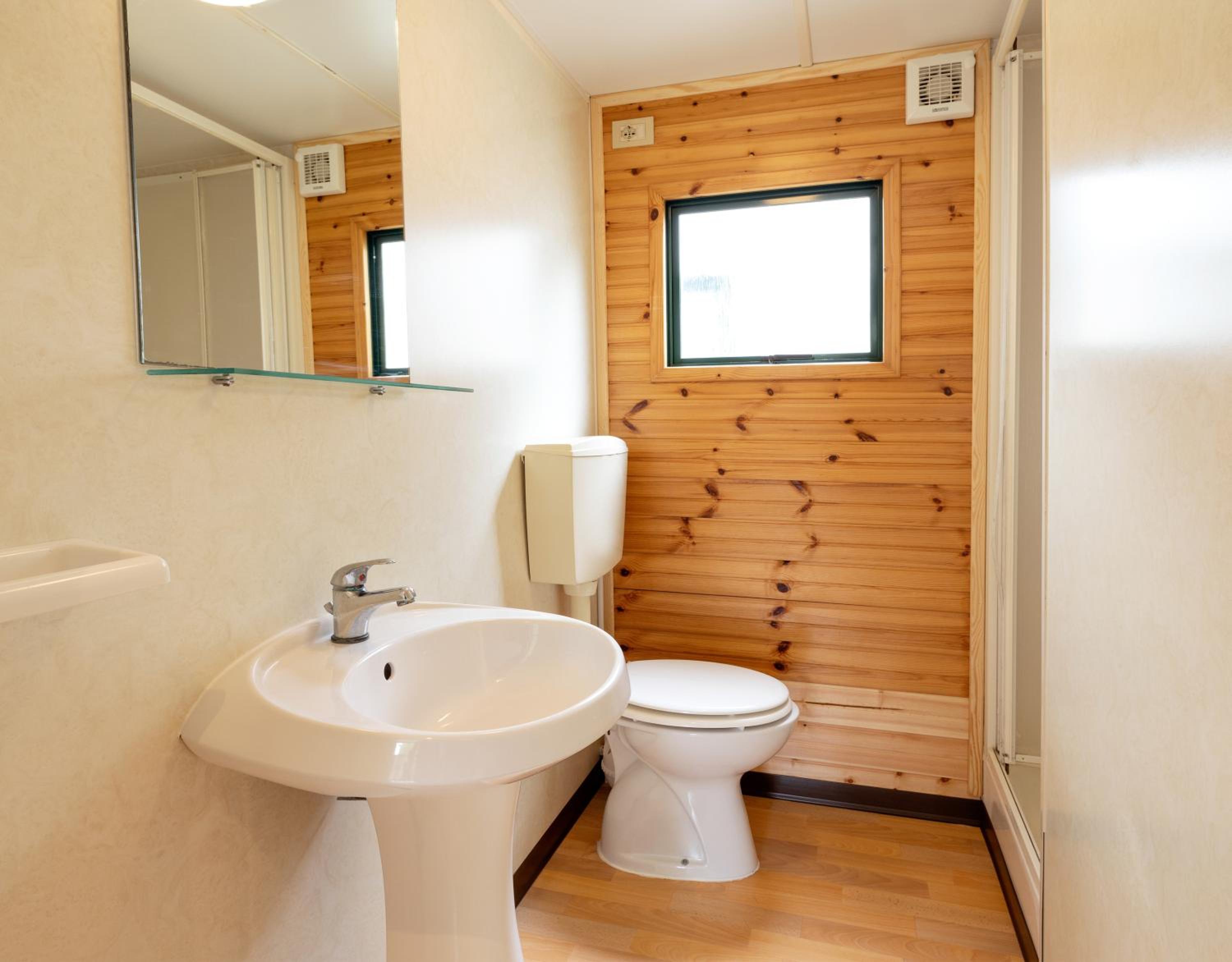 Mobile Home - A/C Extra Charge photo 3