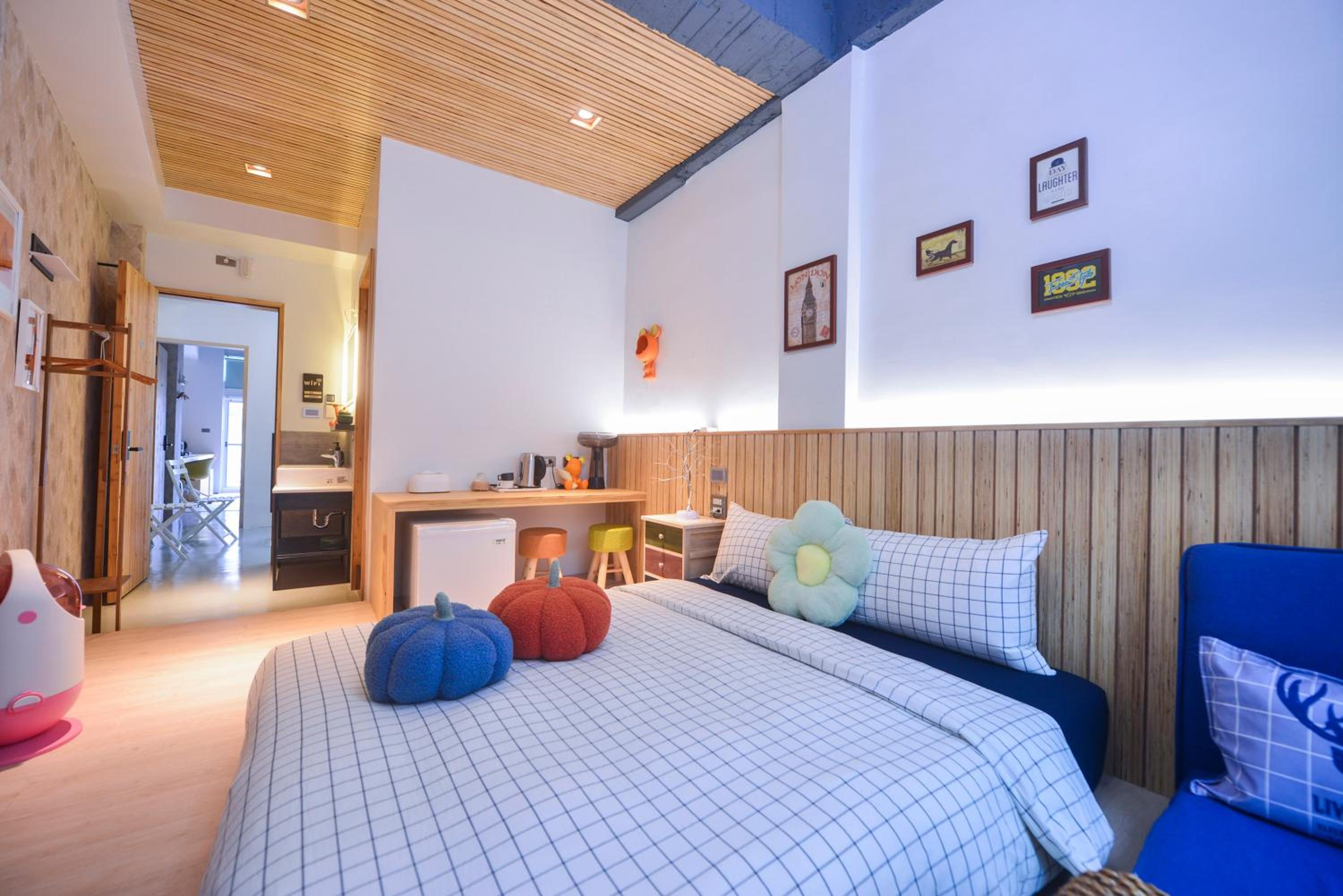 Deluxe Double Room with Balcony - Photo 3