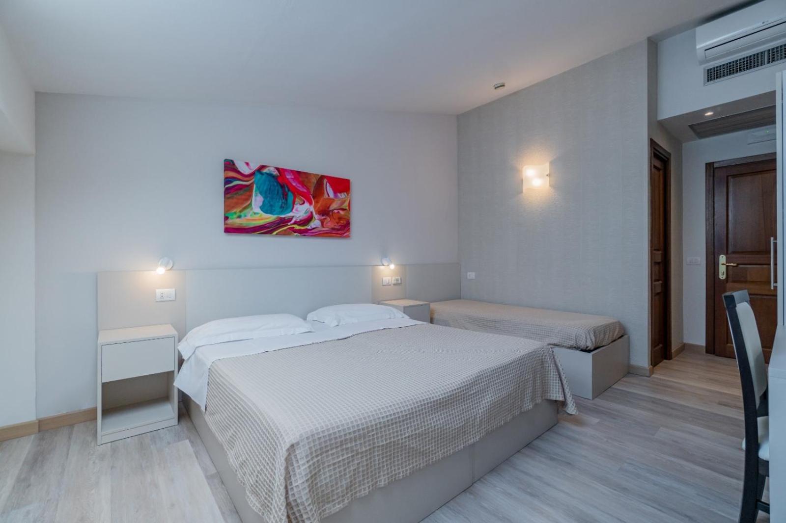 Triple Room - Photo 7