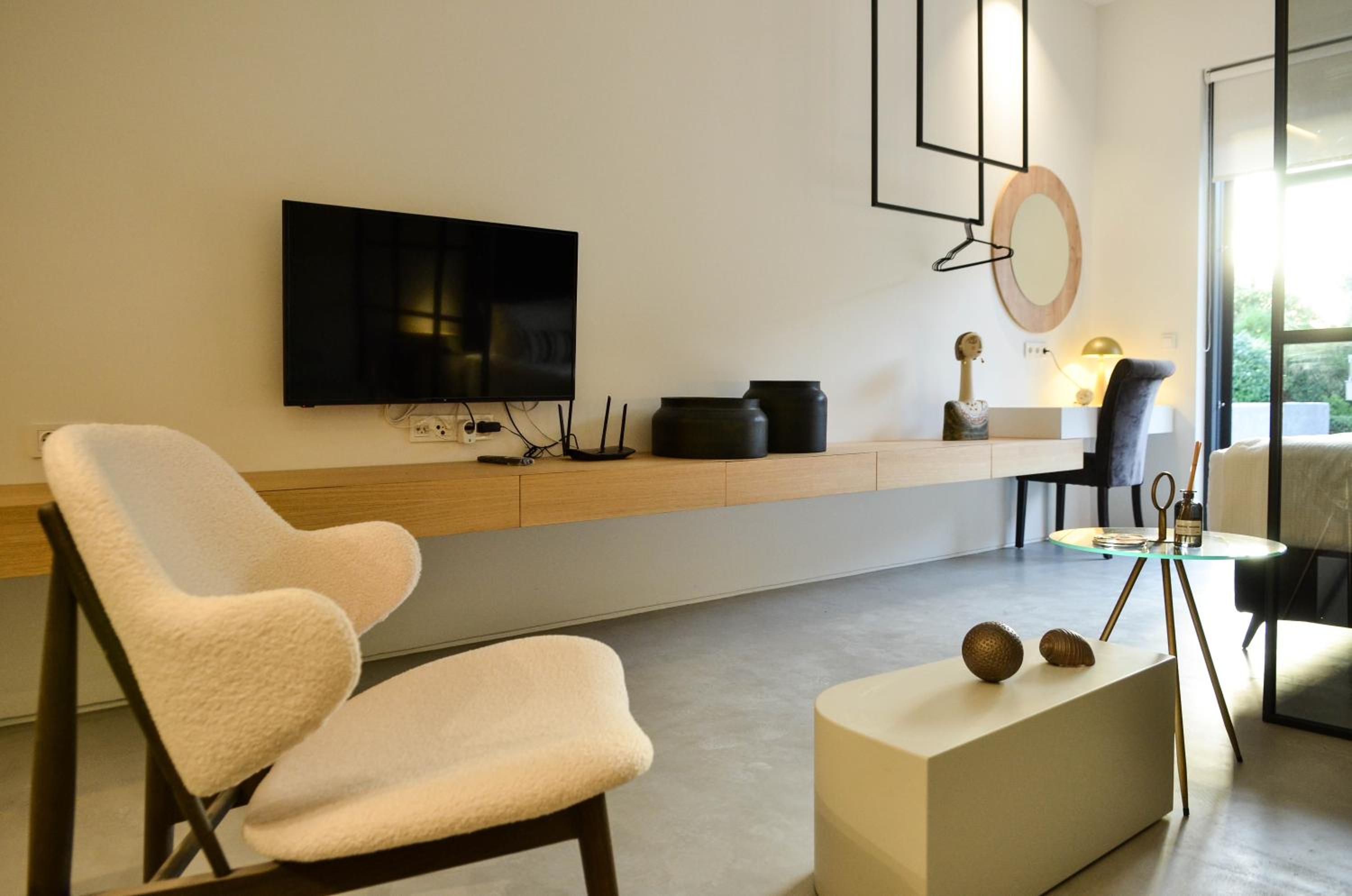 Studio Apartment