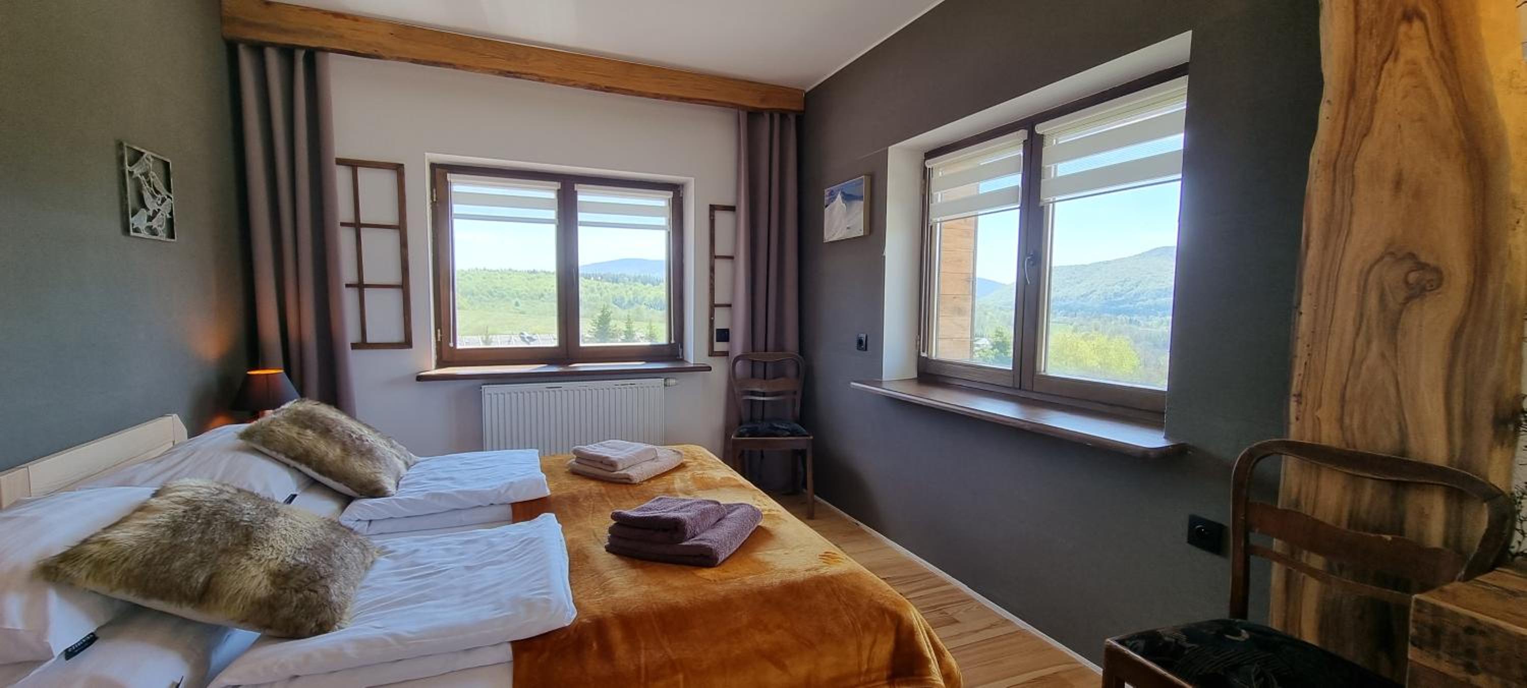Double or Twin Room with Mountain View photo 2