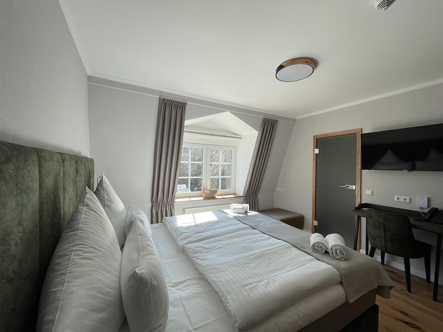 Standard King Room photo 2
