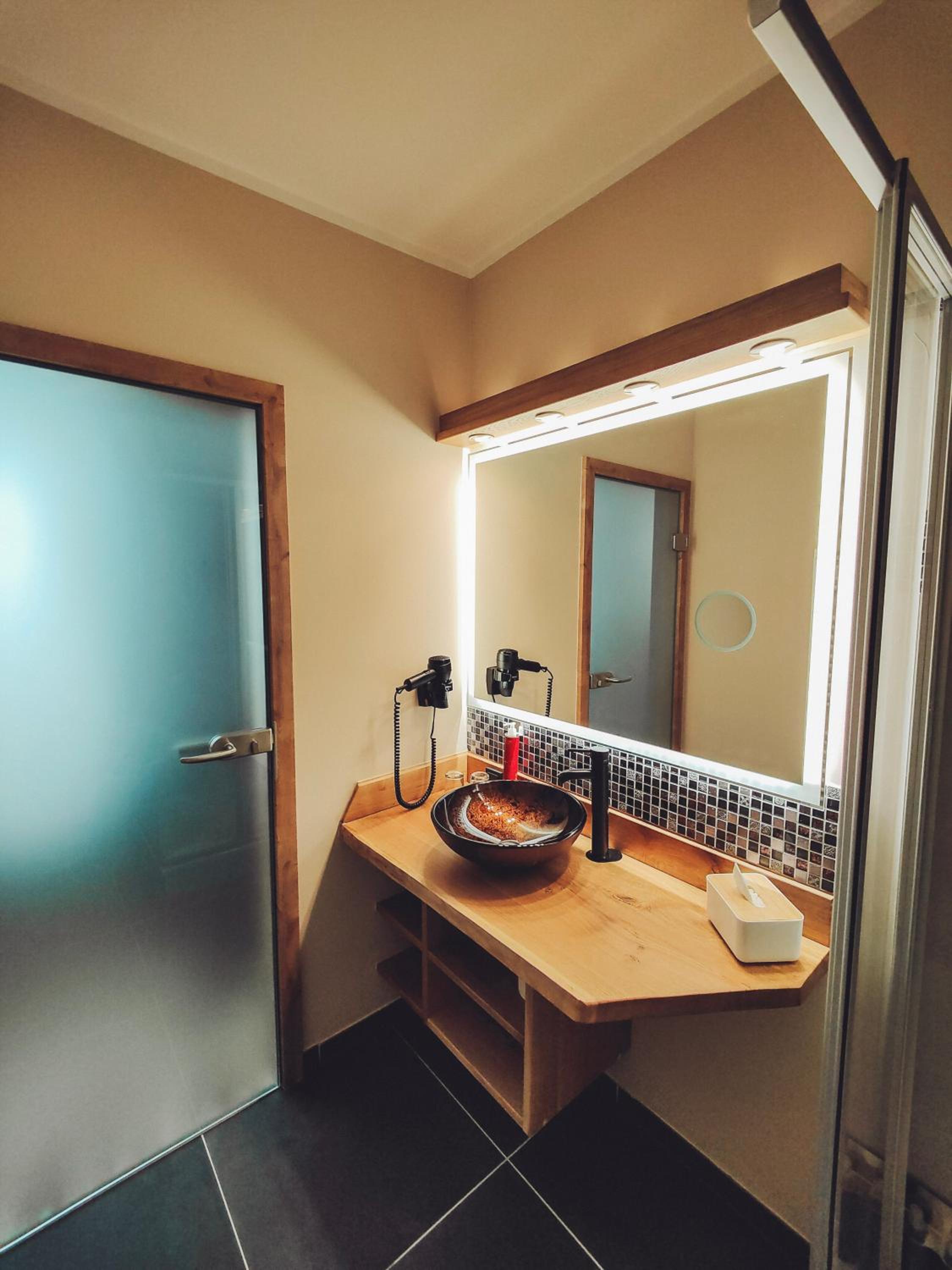 Queen Room - Photo 10