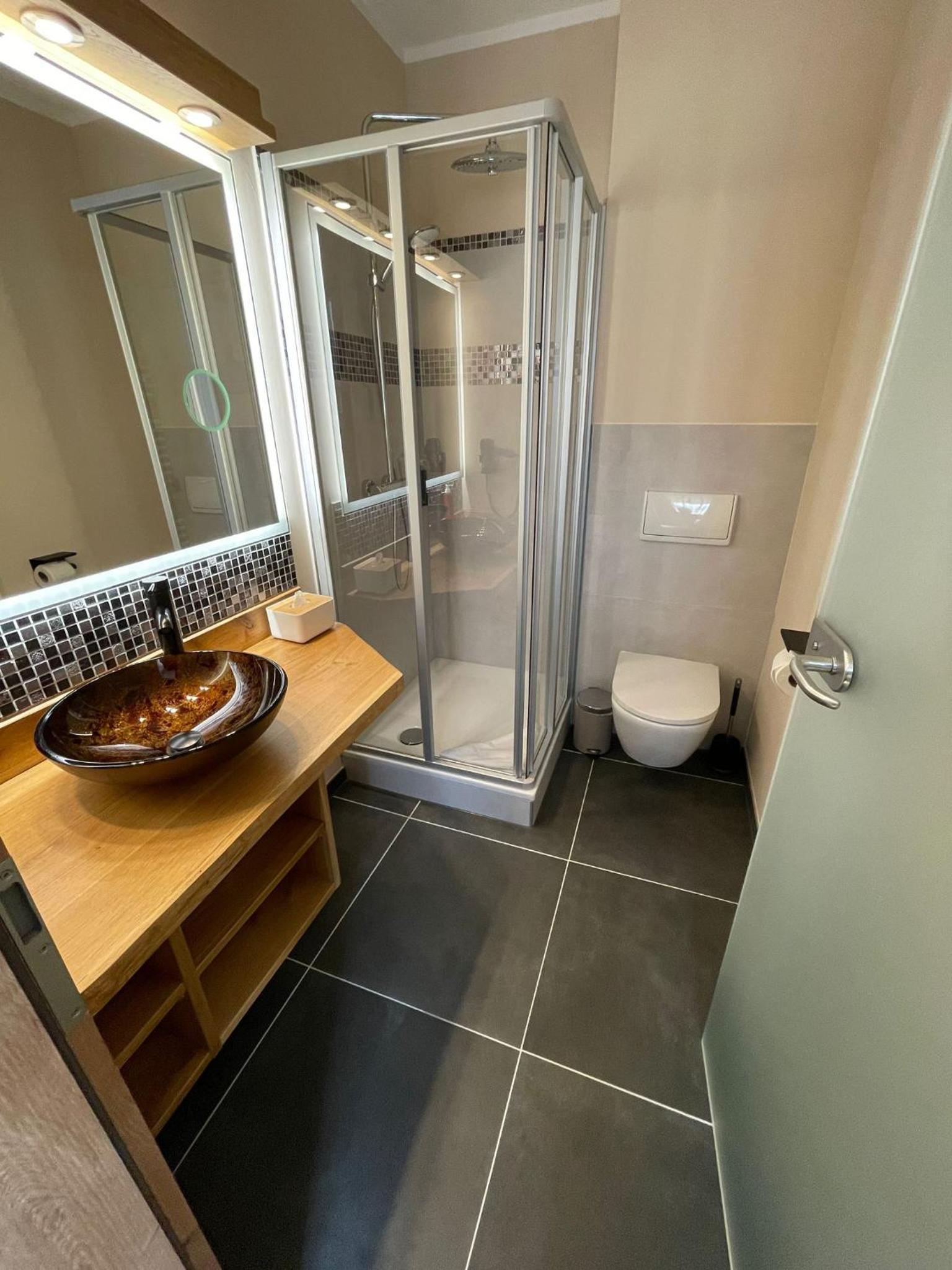 Suite - Photo 4