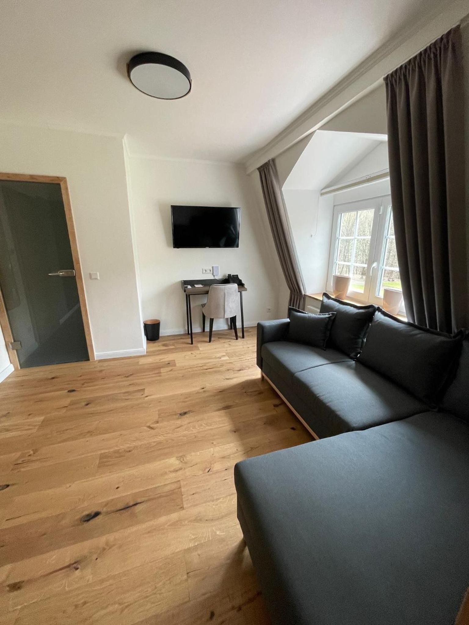 Suite - Photo 5