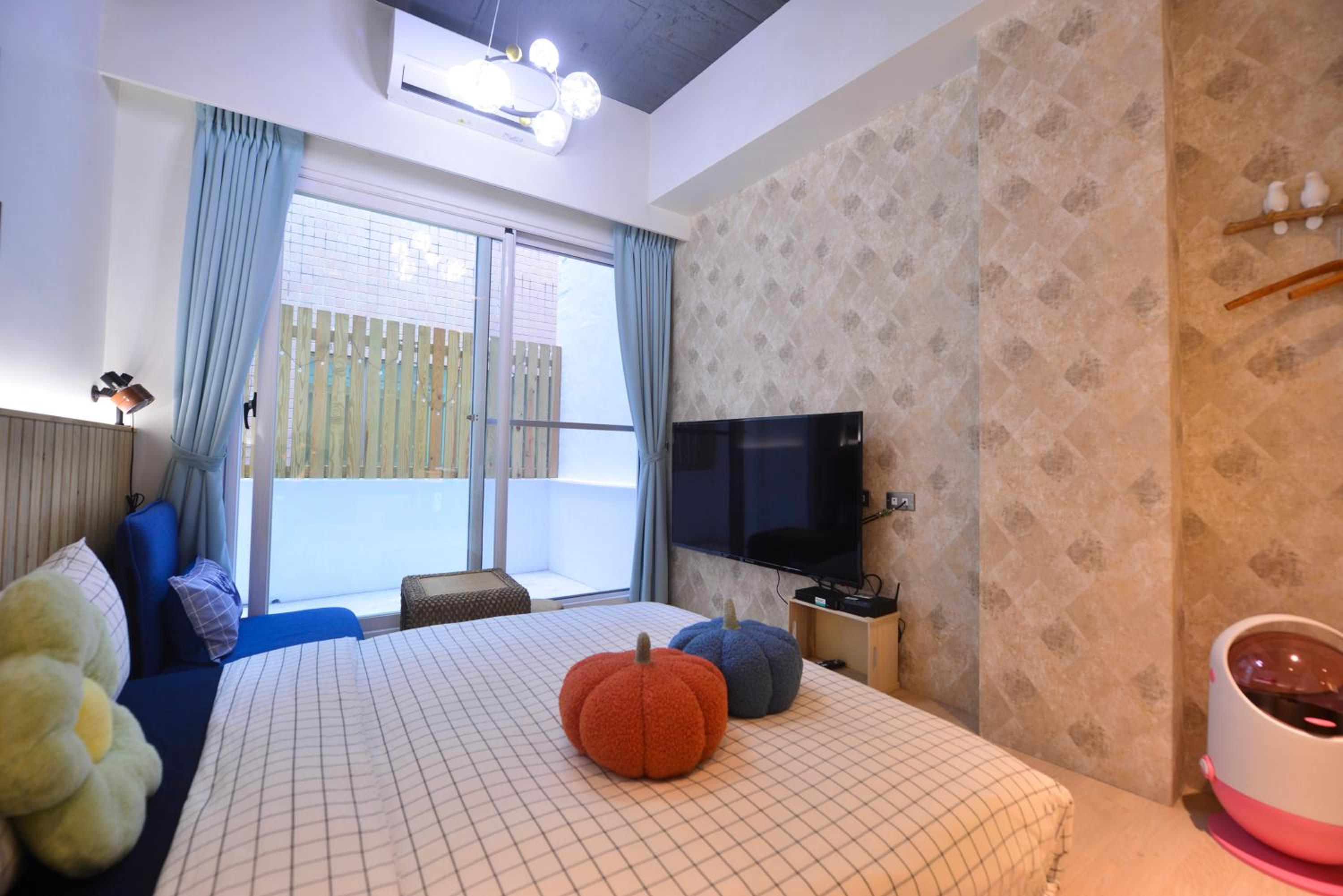 Deluxe Double Room with Balcony - Photo 4