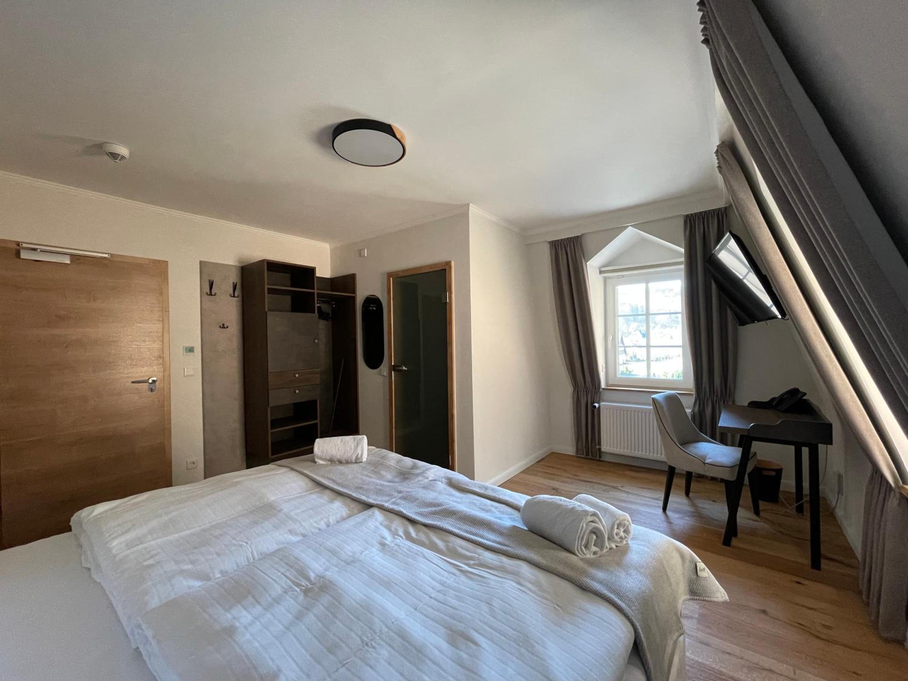Large Double Room photo 3