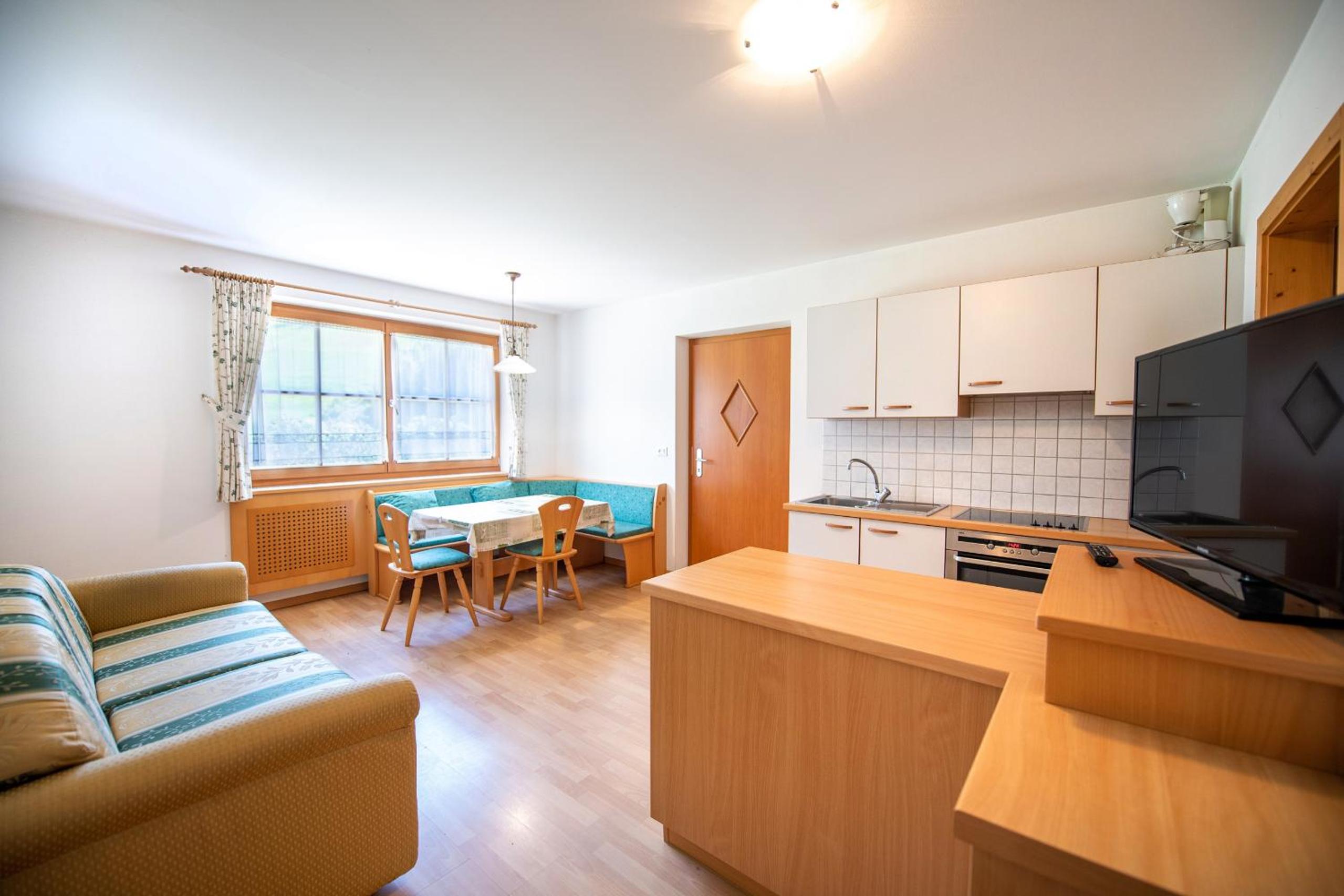 Apartment with Mountain View