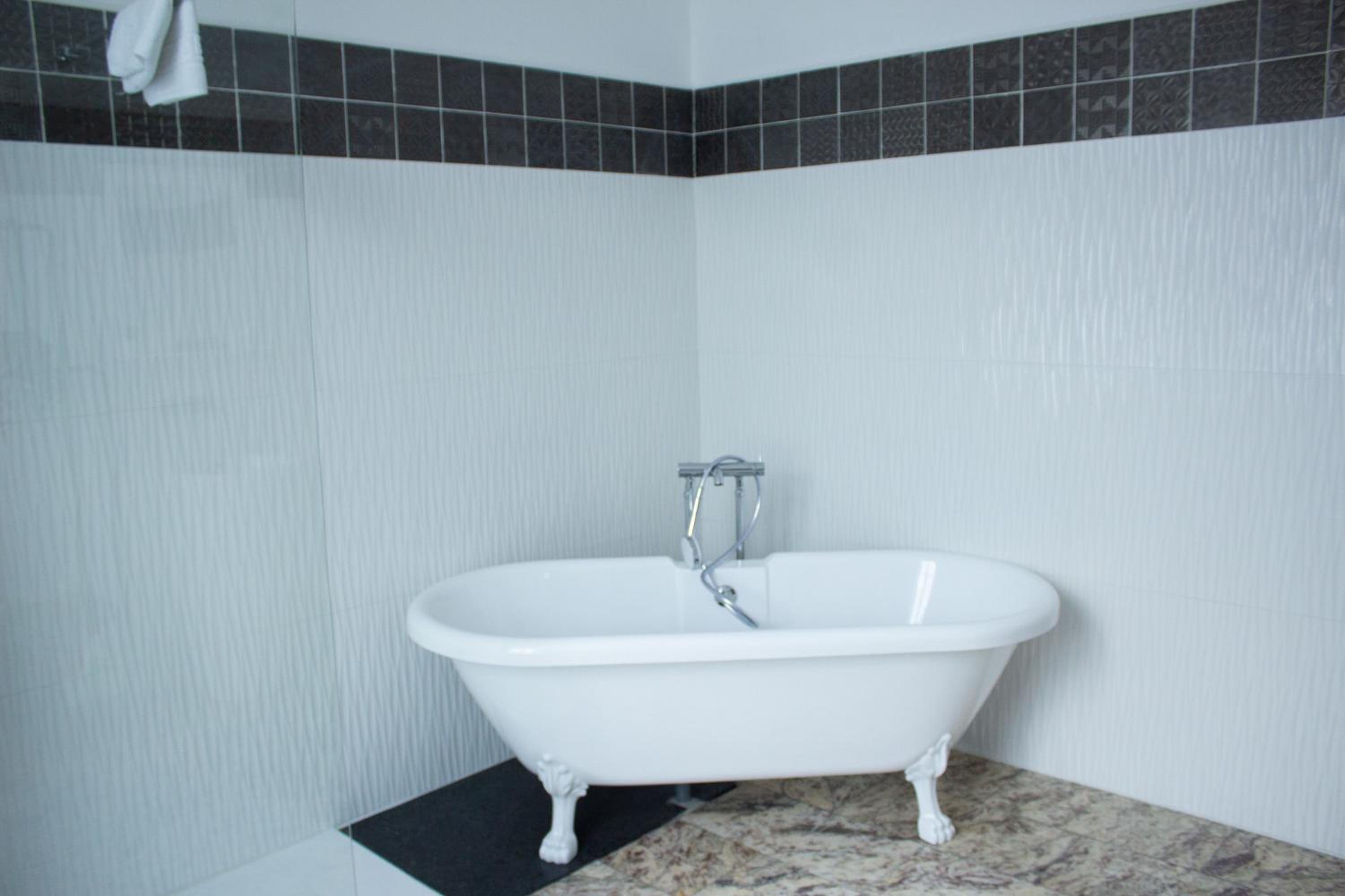 Two-Bedroom Suite - Photo 9