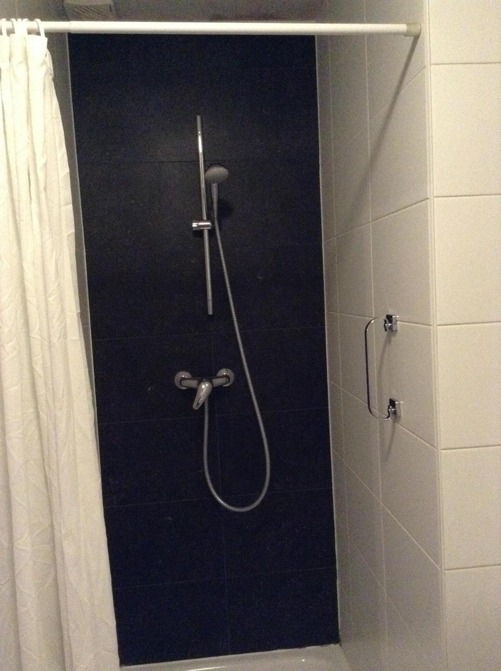 Twin Room - Photo 10