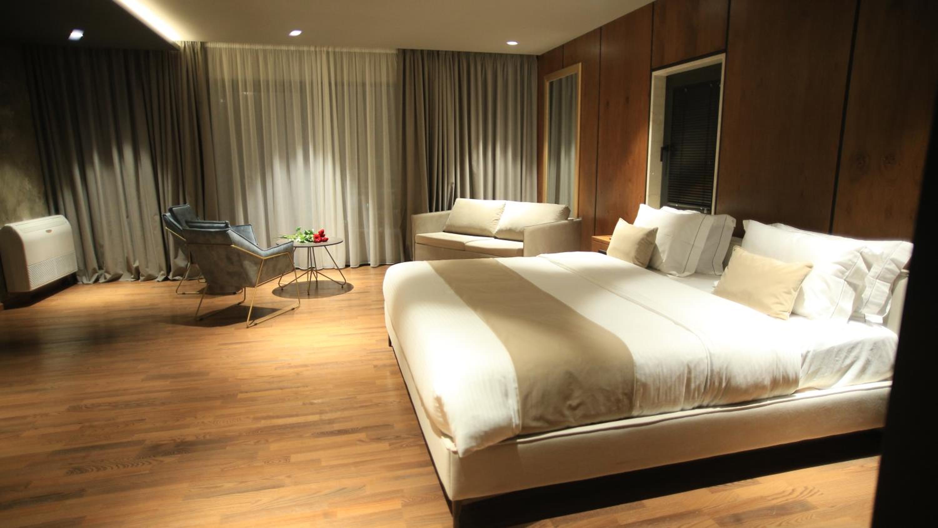 Deluxe Room (2 Adults + 1 Child) photo 3