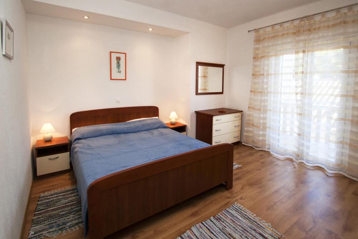 One-Bedroom Apartment with Balcony
