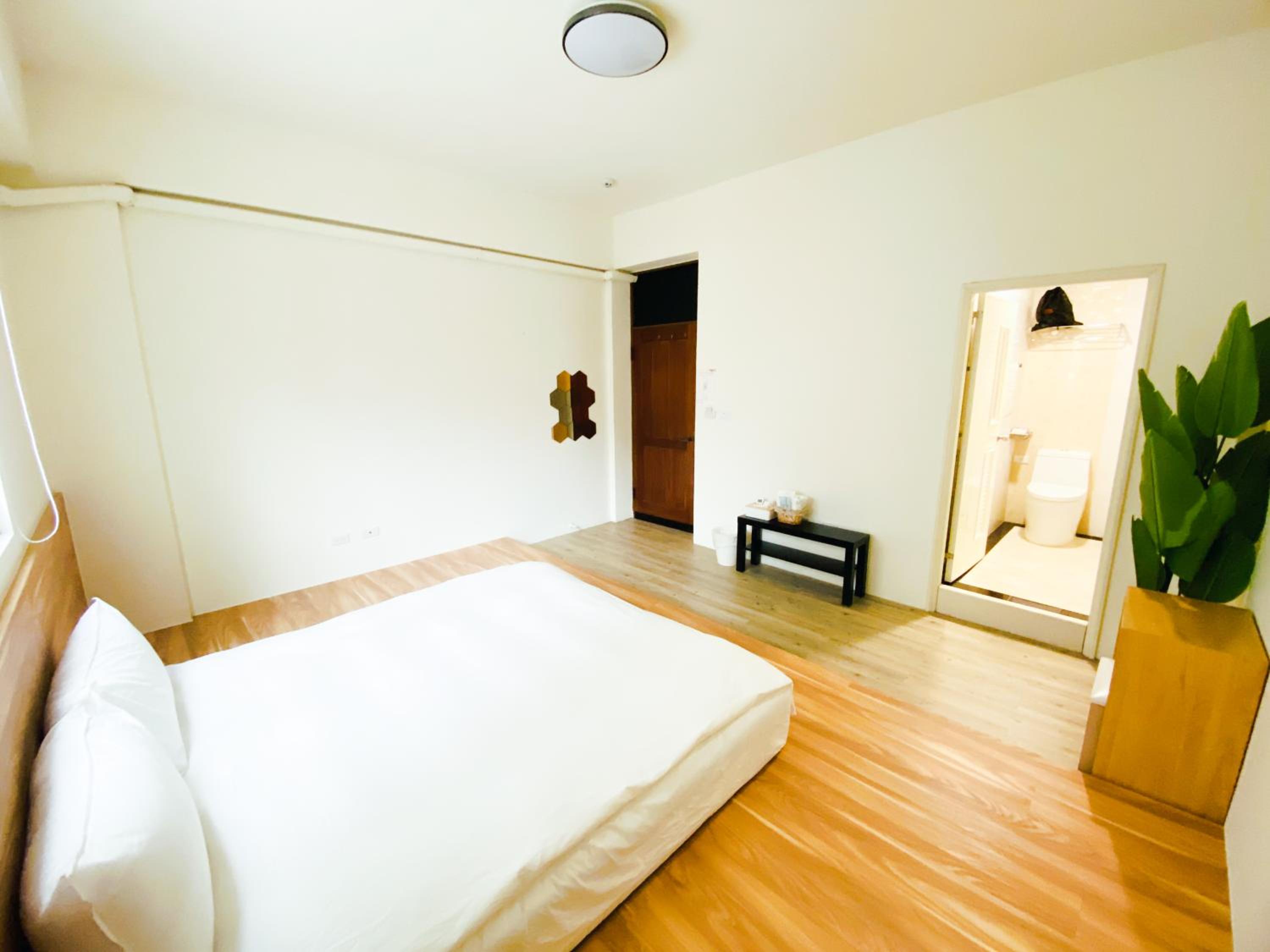 Budget Double Room photo 3