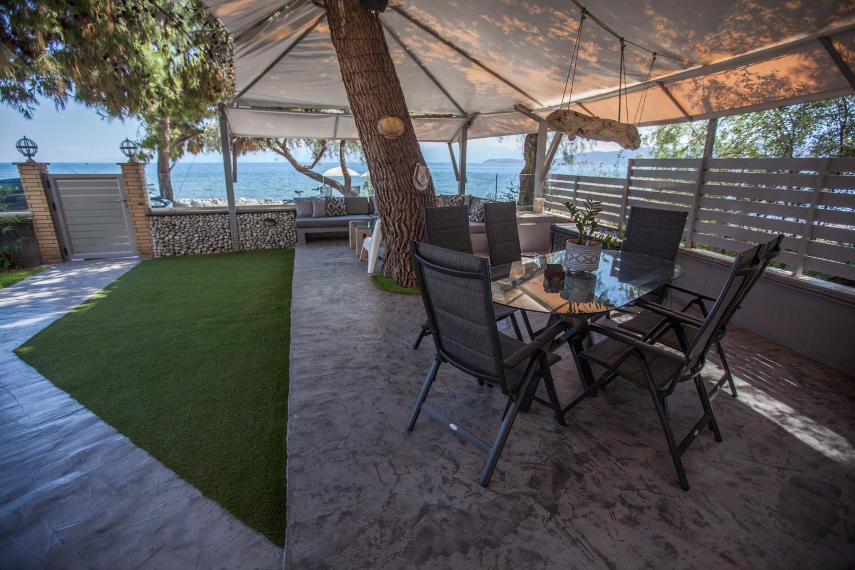 Deluxe Double Room with Balcony - Photo 43