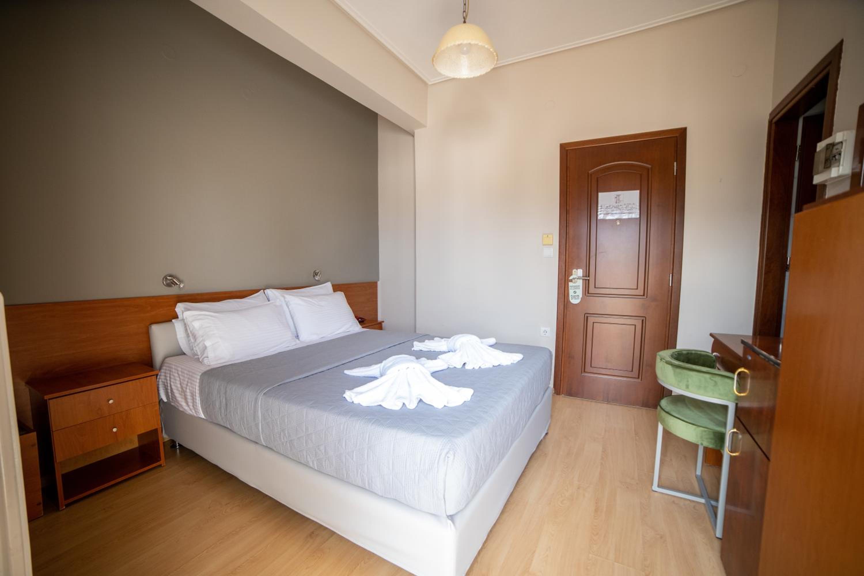 Standard Double Room - Photo 5