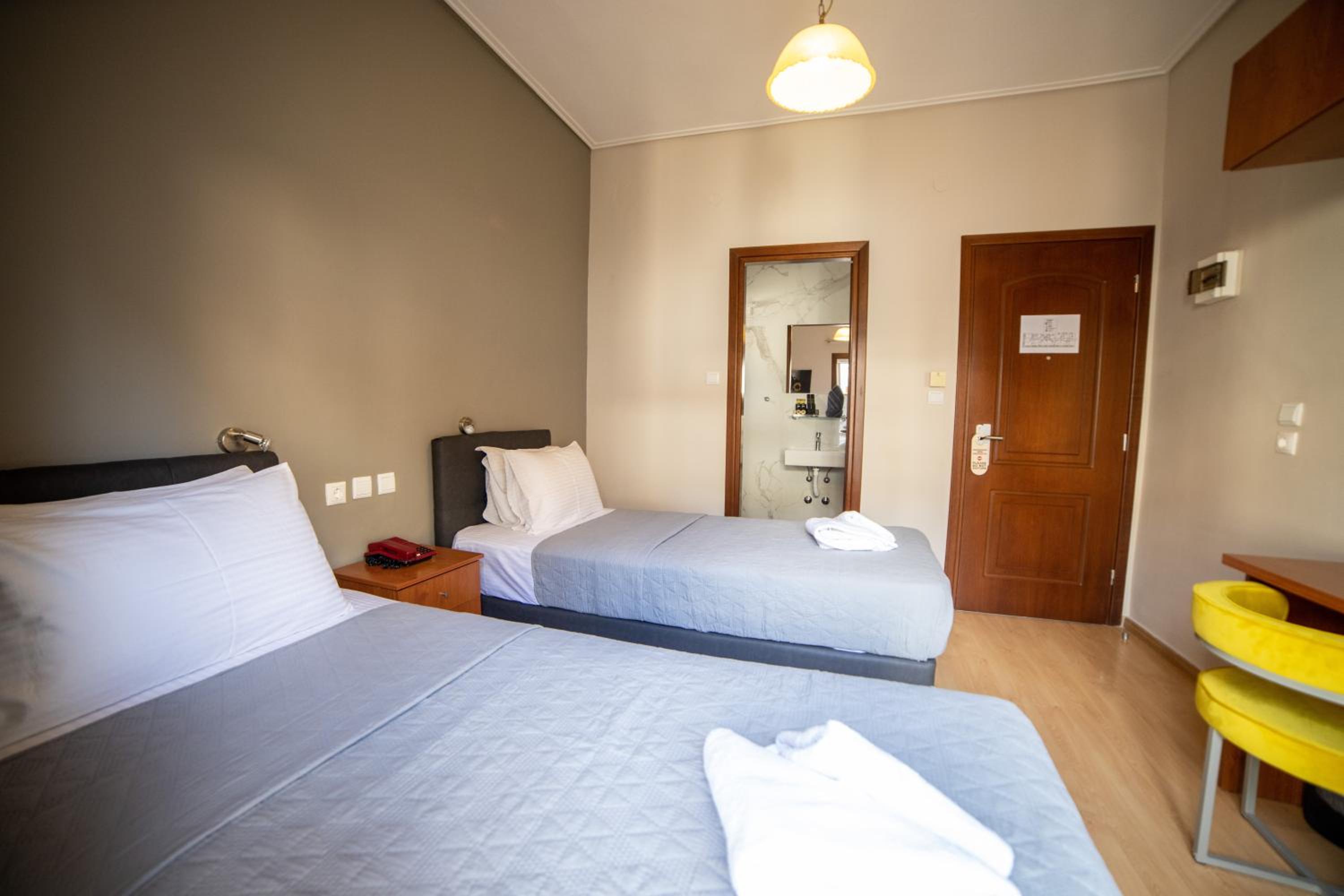 Standard Twin Room - Photo 5