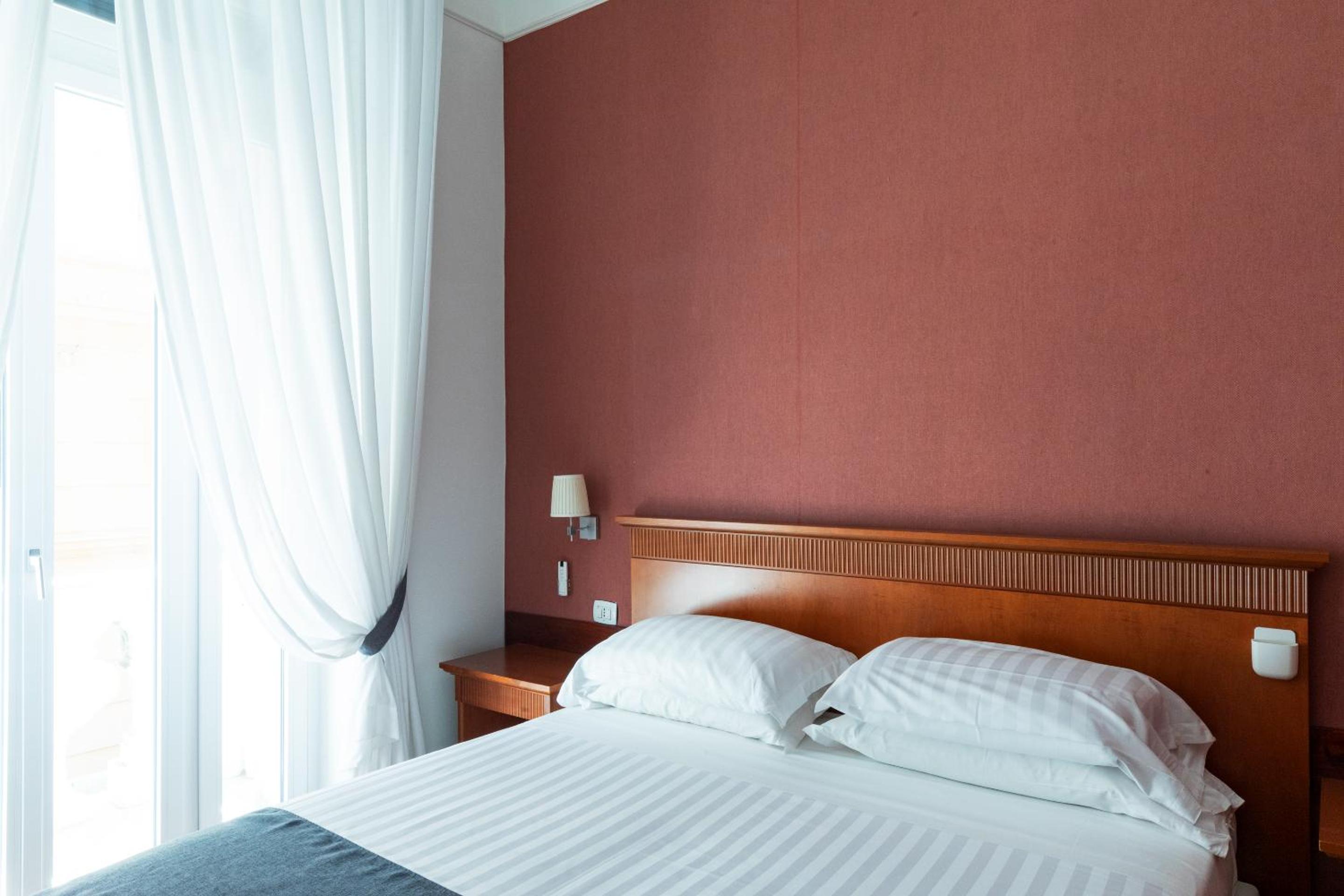 Superior Double Room with Side Sea View - Photo 1