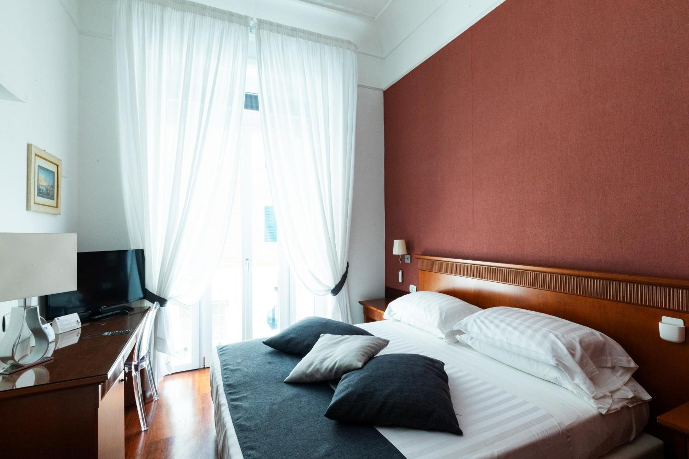 Superior Double Room with Side Sea View - Photo 5