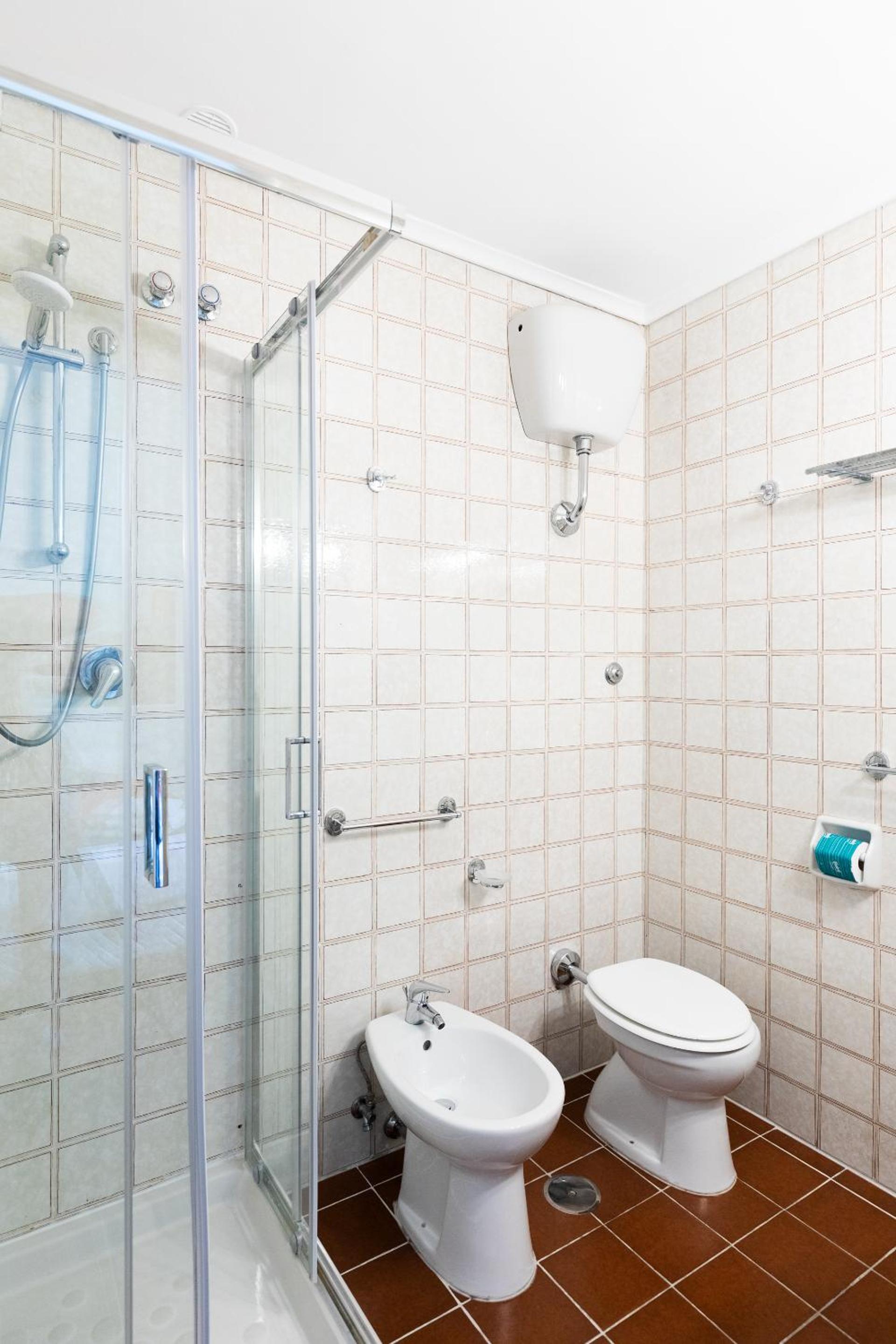Double Room - Photo 11