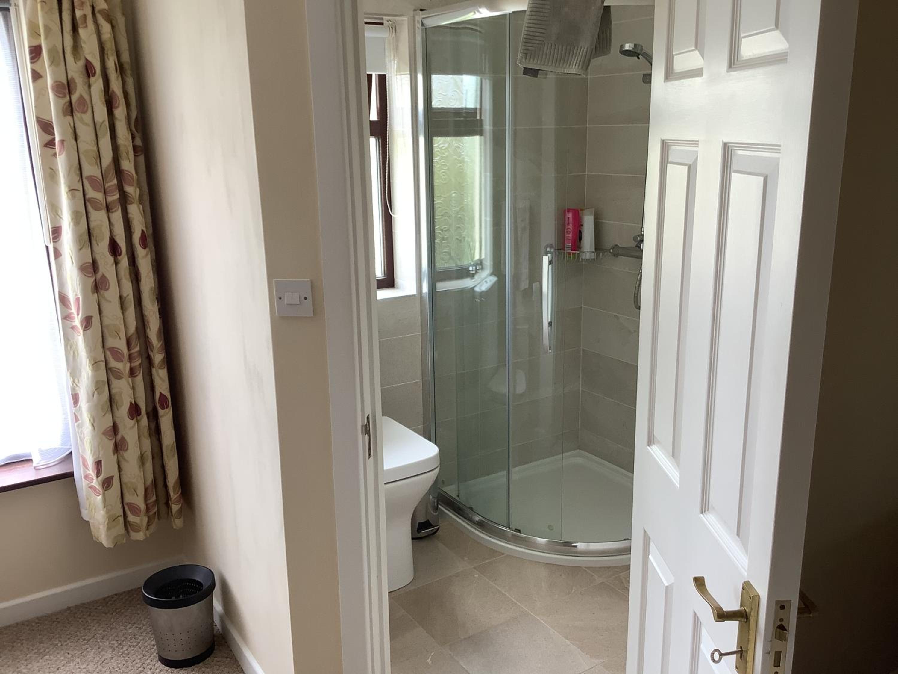 Double Room with Private Bathroom photo 3