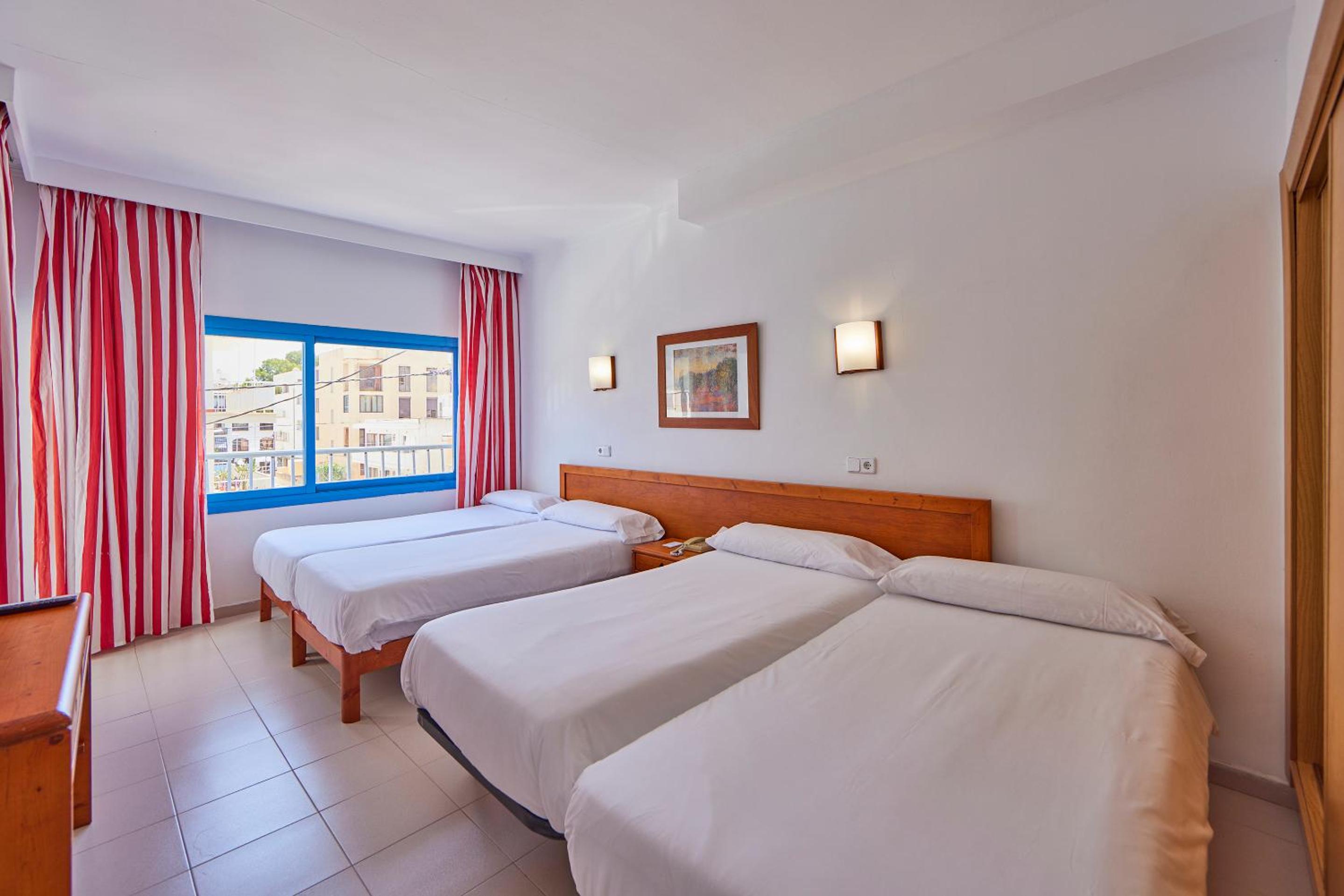 Habitación Cuádruple (2 Adultos + 2 Niños)