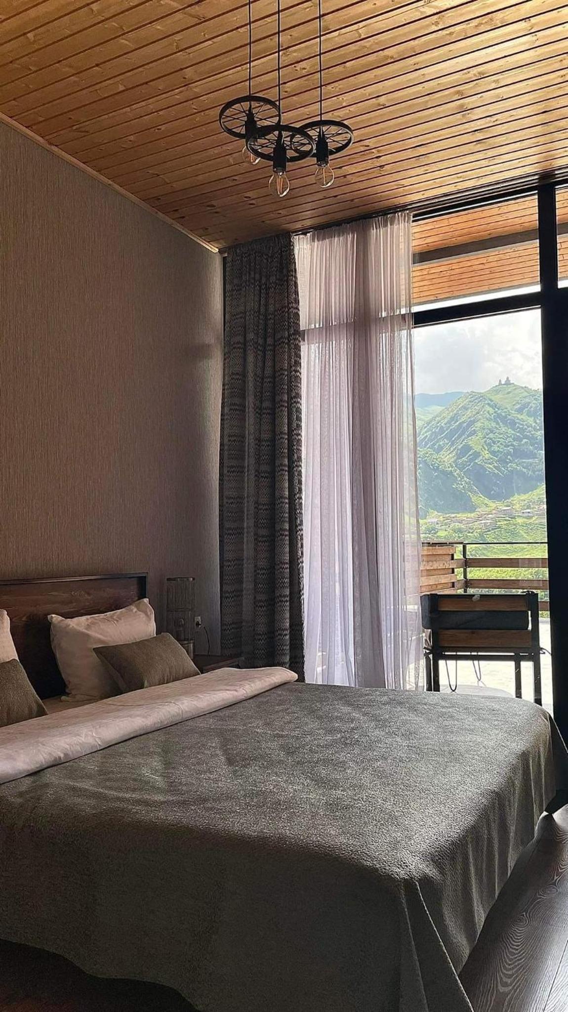 King Room with Mountain View photo 1