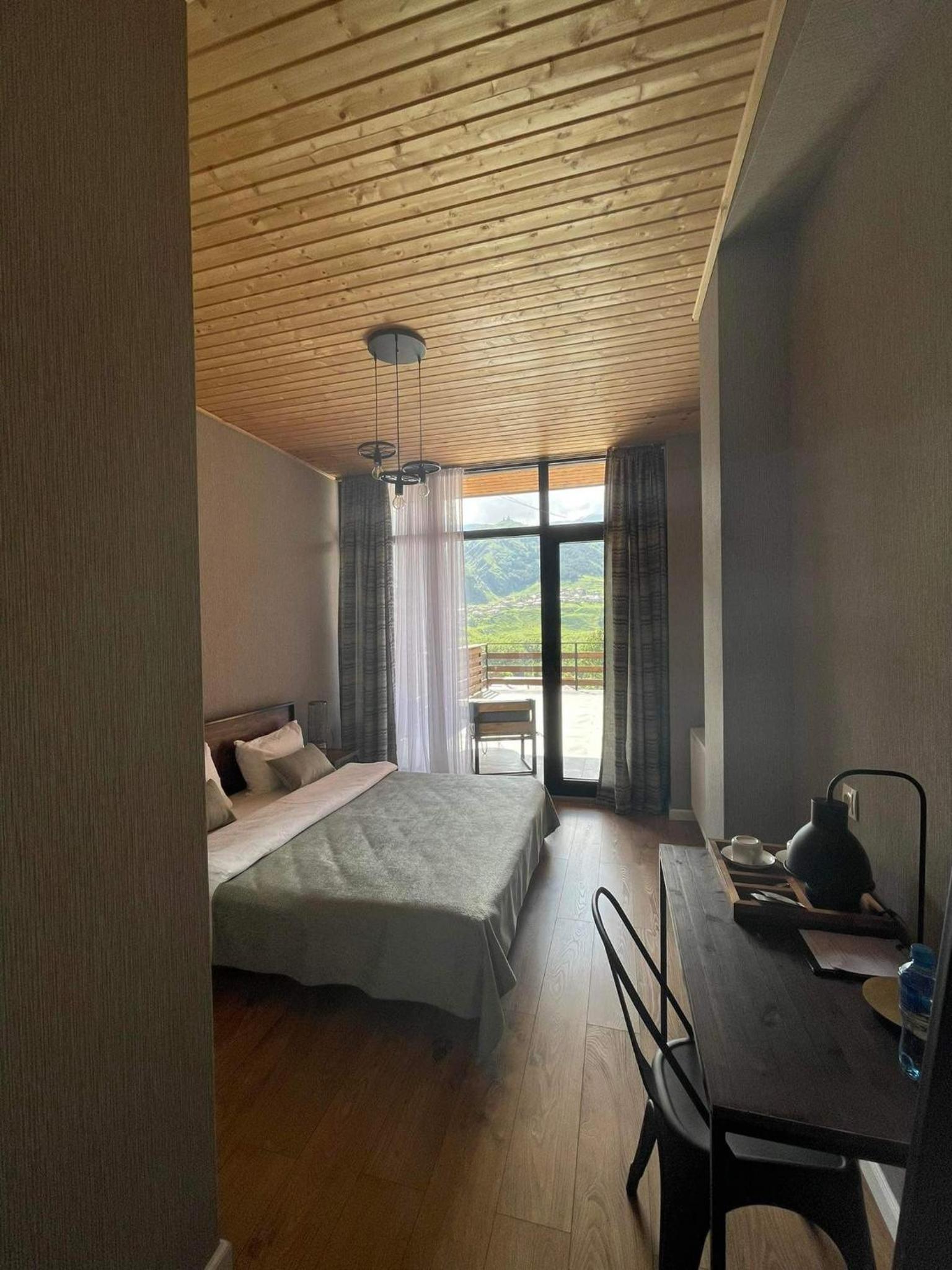 King Room with Mountain View photo 3