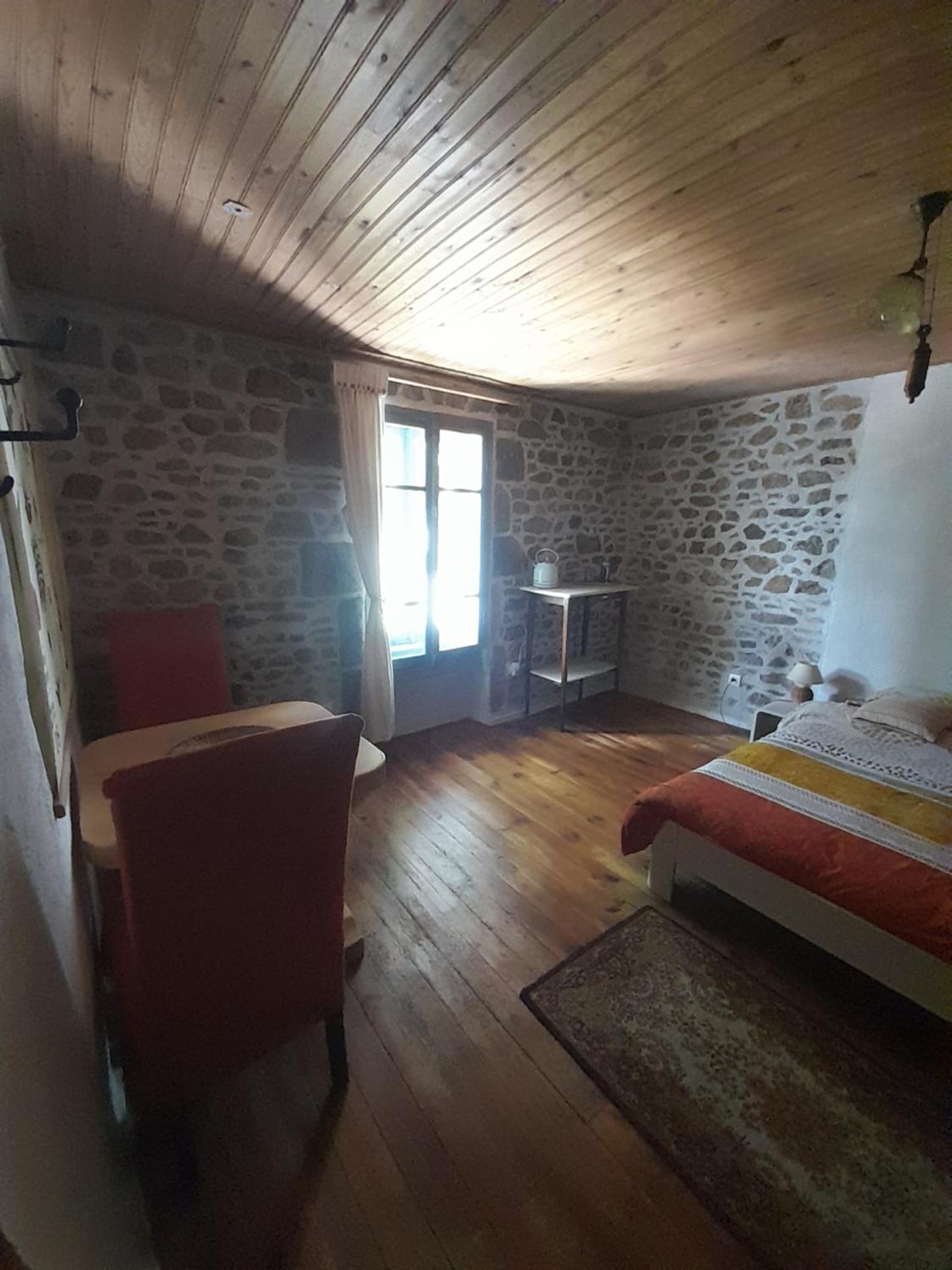 Double Room with Private Bathroom photo 3