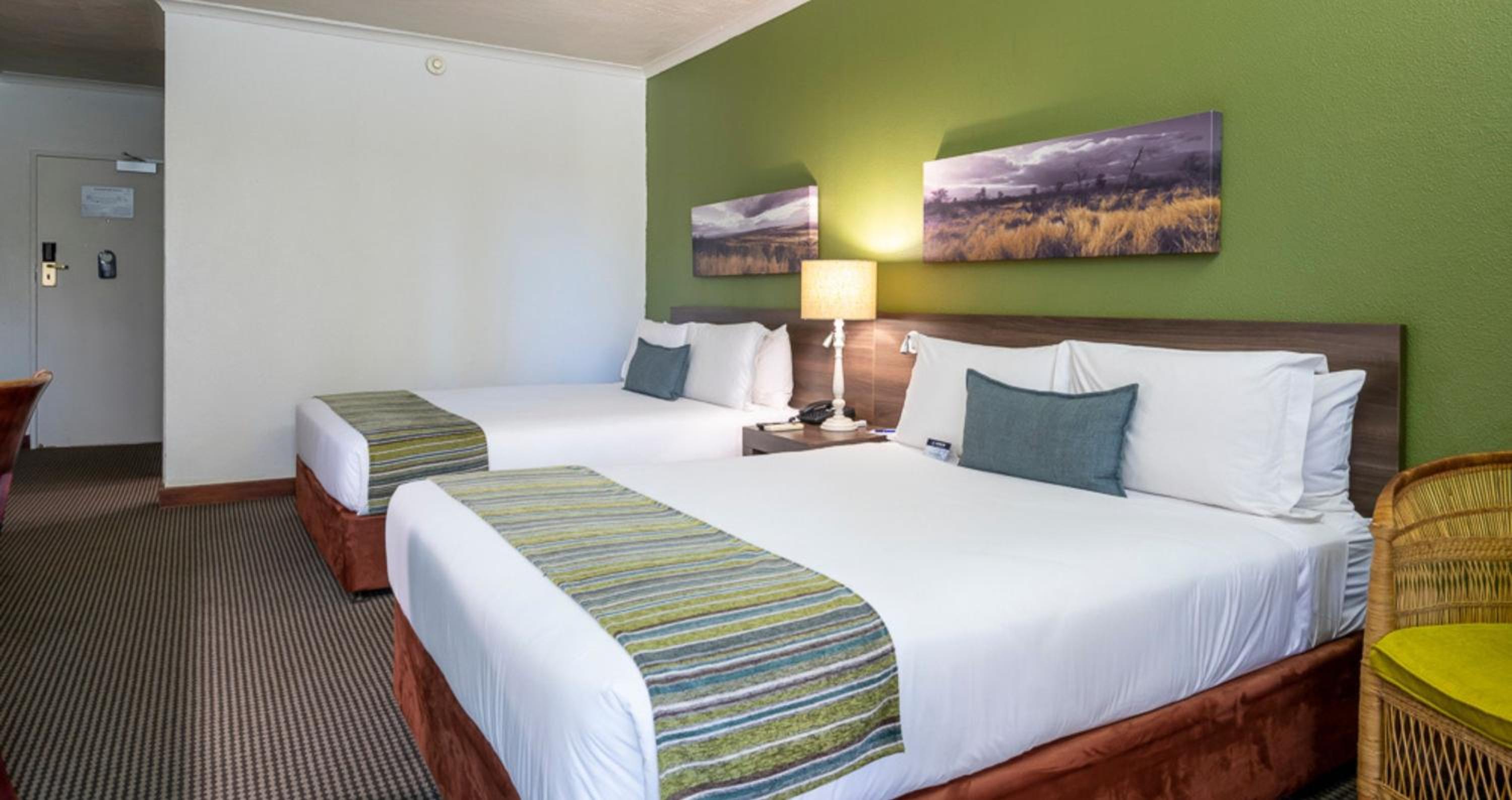 Standard Twin Room - Photo 8