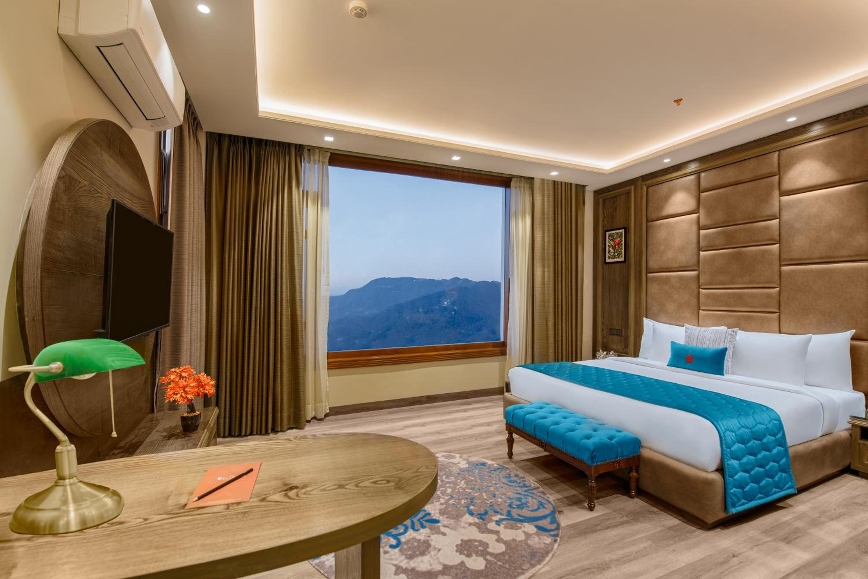 King Suite - Photo 13