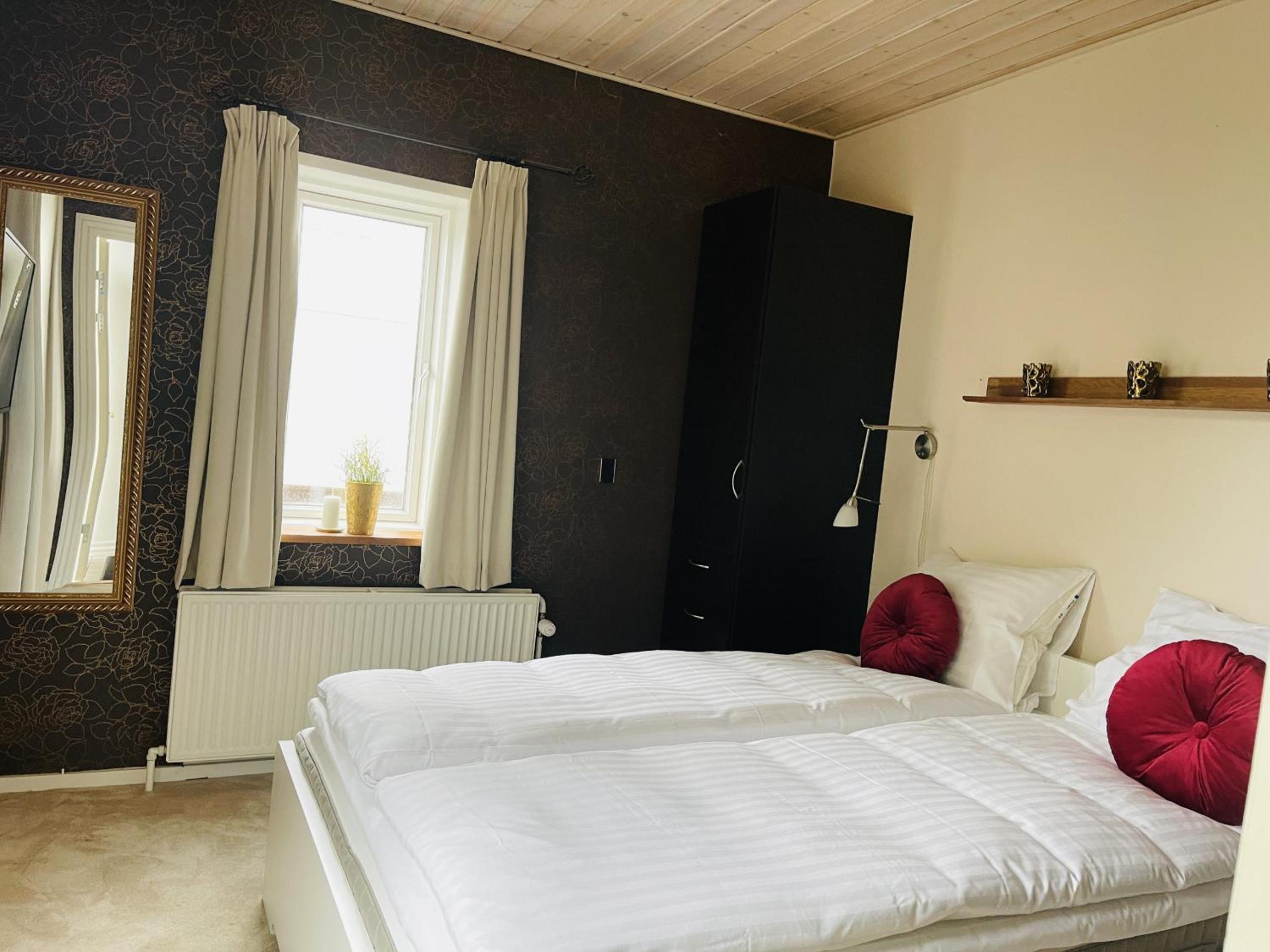 Double Room with Shared Bathroom photo 1
